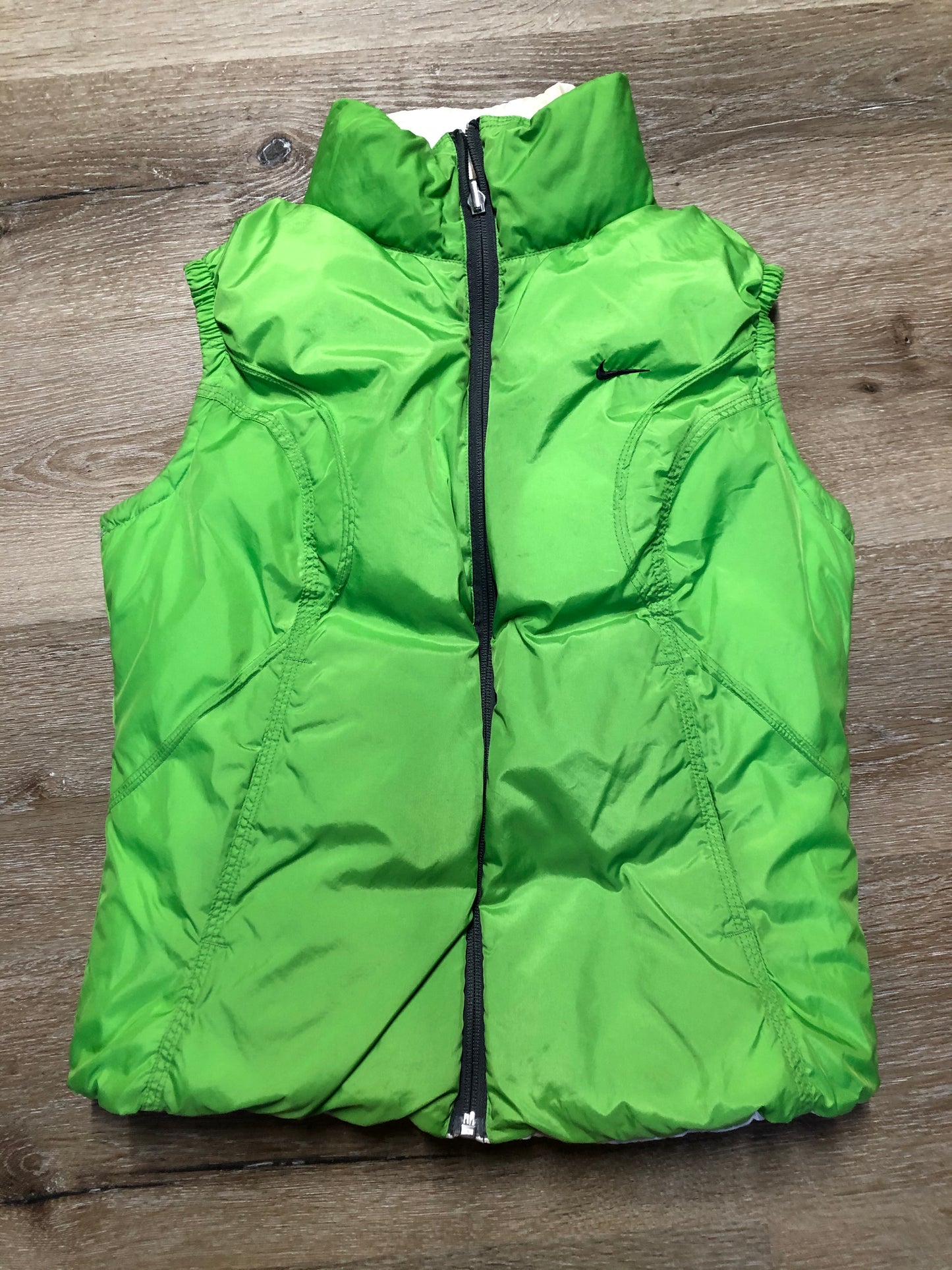 Kingspier Vintage - Nike white and green reversible down filled vest with zipper closure and slash pockets. size small.