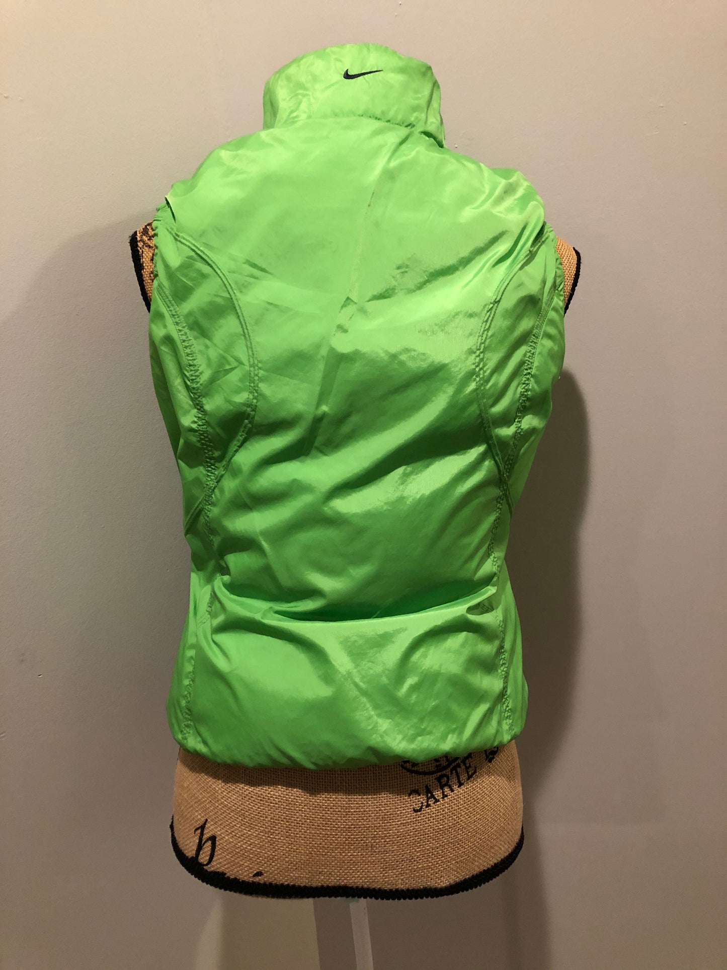 Kingspier Vintage - Nike white and green reversible down filled vest with zipper closure and slash pockets. size small.