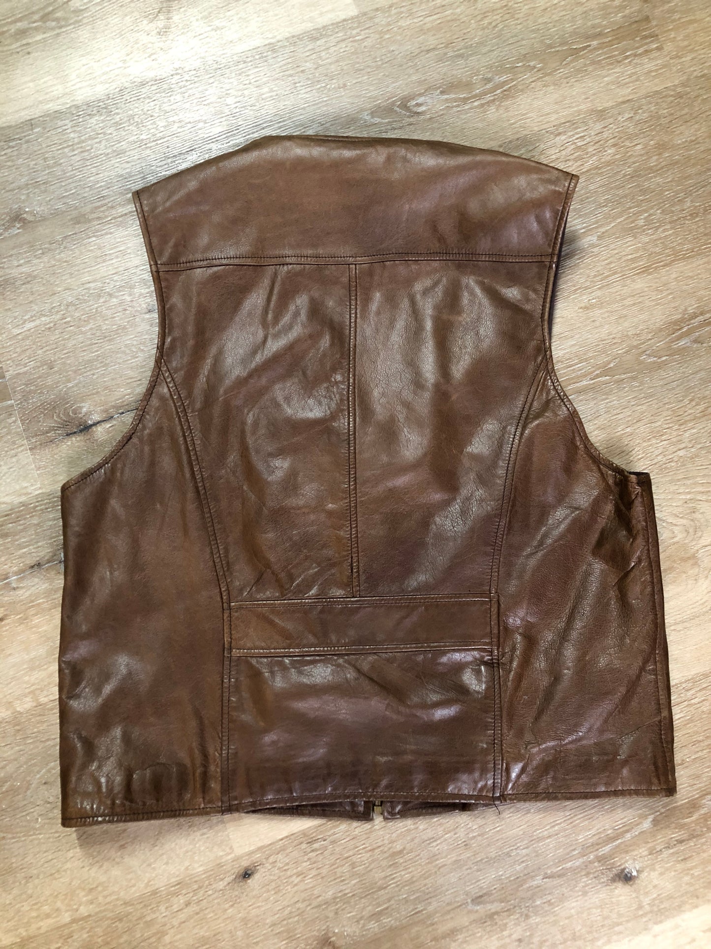 Kingspier Vintage - Danier medium brown leather vest with zipper and zip pockets. Size medium.