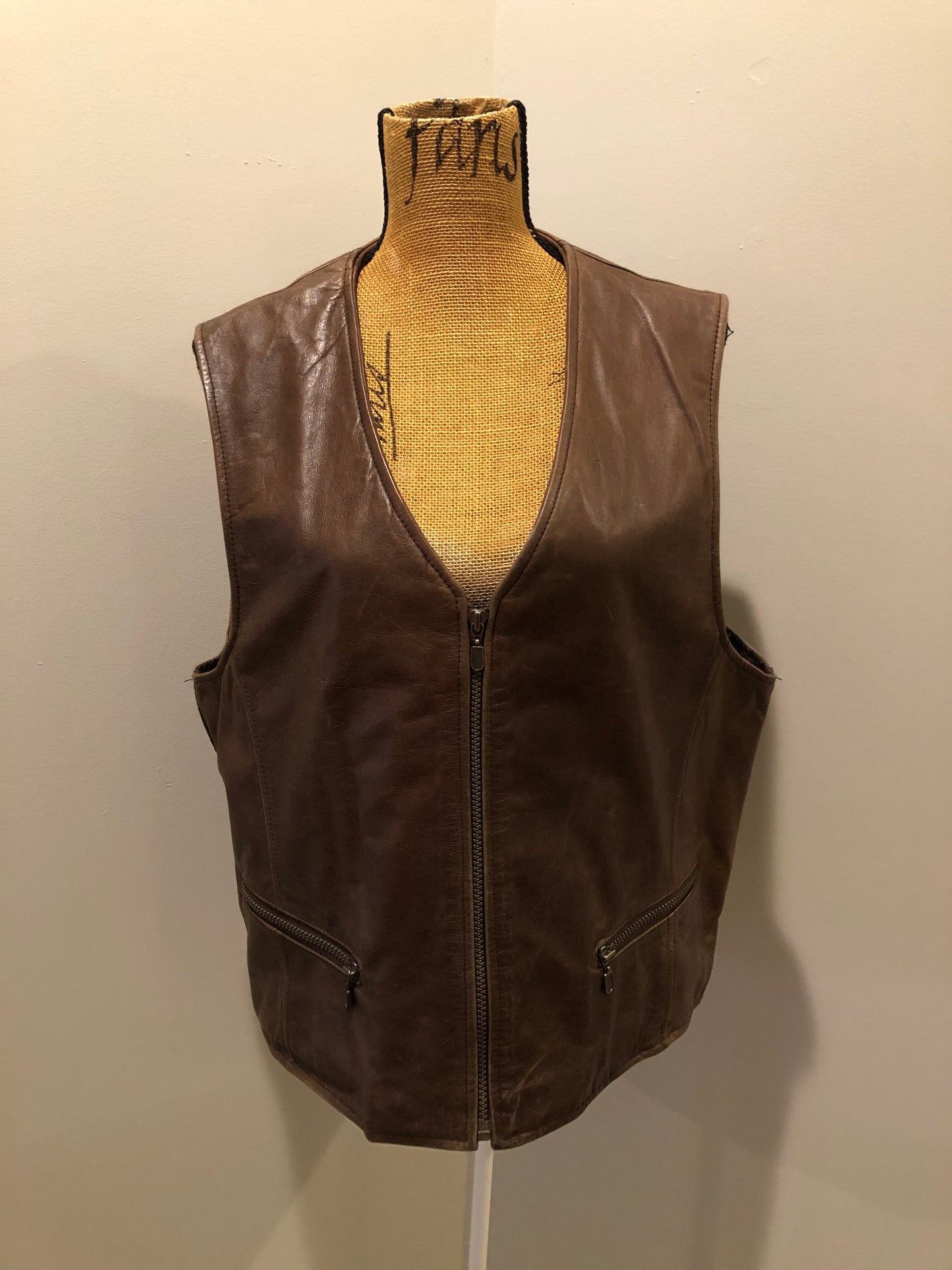 Kingspier Vintage - Danier medium brown leather vest with zipper and zip pockets. Size medium.