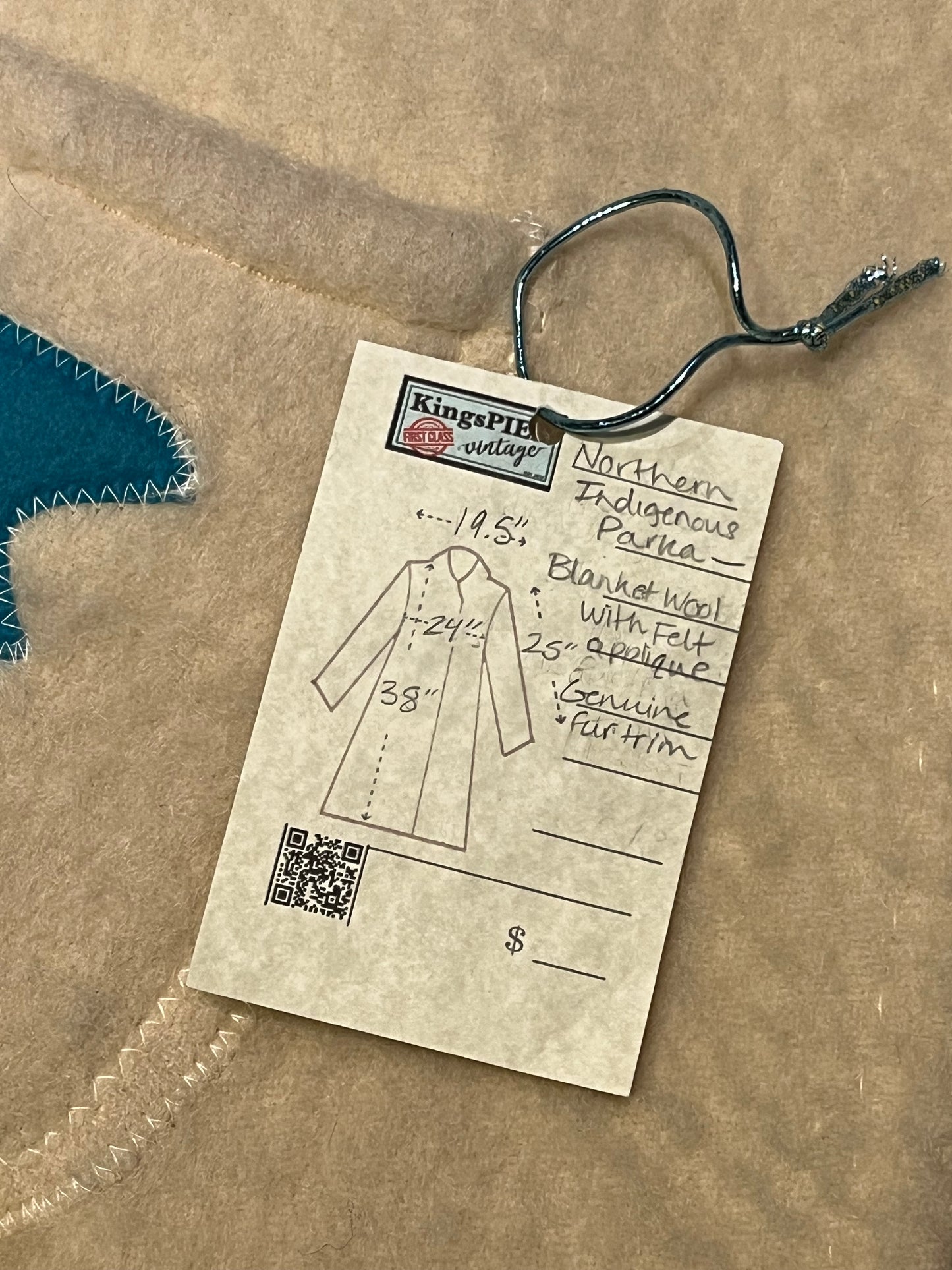 Vintage white 100% wool northern parka, with zipper closure, patch pockets, fur trim and felt applique details.
Indigenous made
Chest 48”