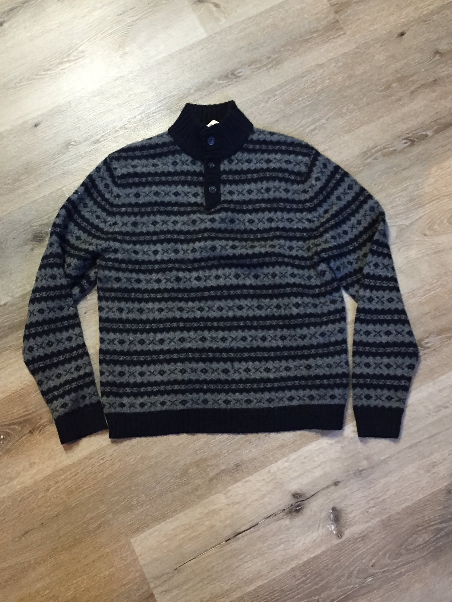 Kingspier Vintage - Eddie Bauer navy and grey wool sweater. Size medium.