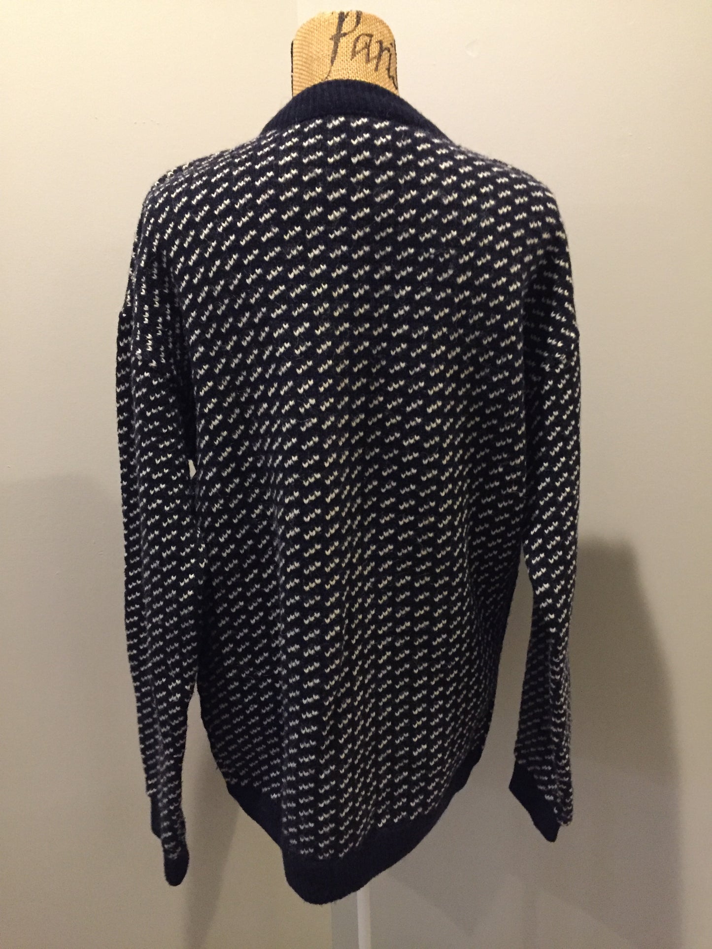 Kingspier Vintage - Roots authentic Nordic wool sweater in navy and white. Made in Norway. Size XL.