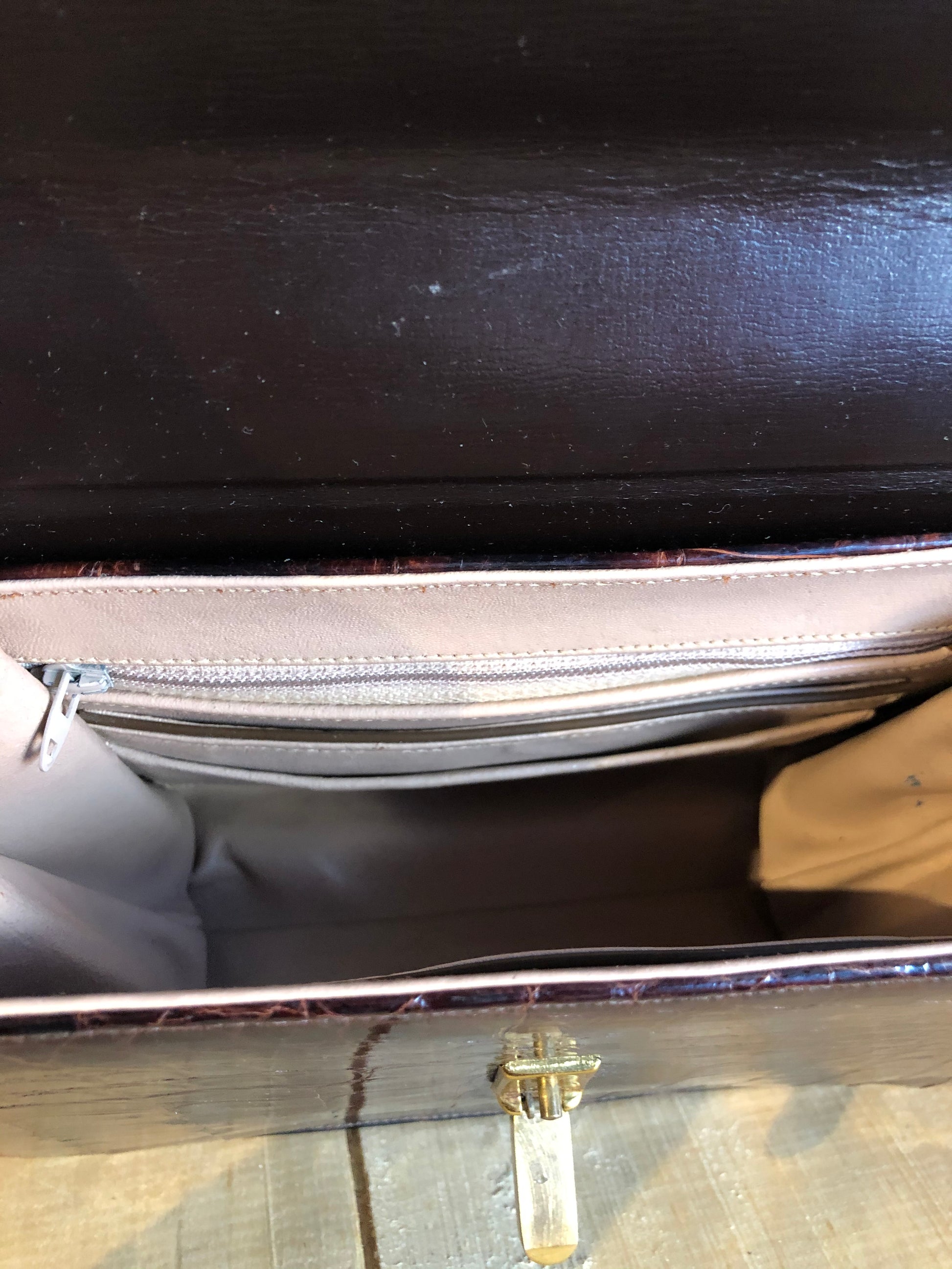 Kingspier Vintage - Bellestone red/brown lizard handbag, circa 1970’s with top handle, leather lining, brass hardware and clasp closure.