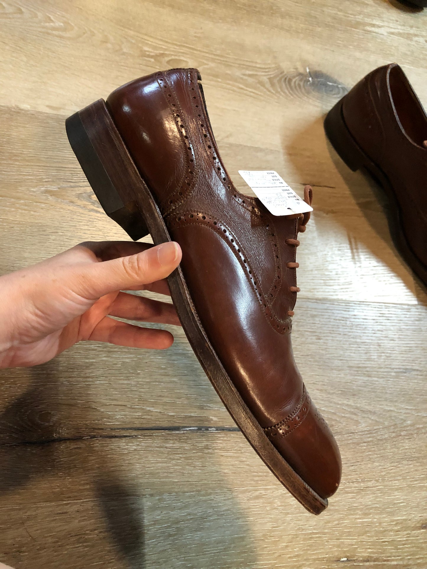 Vintage Sak’s Fifth Avenue brown leather brogue captoe dress shoe with leather sole. Made in Canada. Size 9.5M US/ 43 EUR