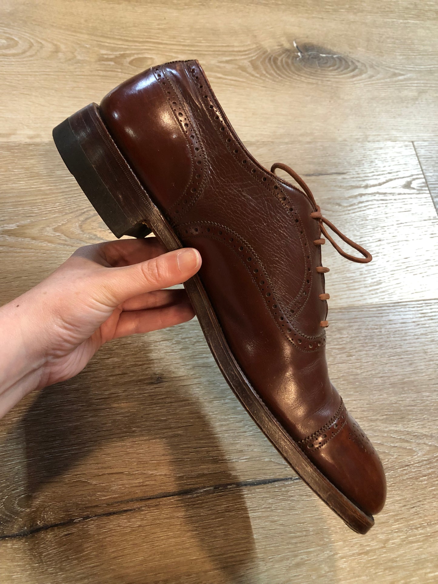 Vintage Sak’s Fifth Avenue brown leather brogue captoe dress shoe with leather sole. Made in Canada. Size 9.5M US/ 43 EUR