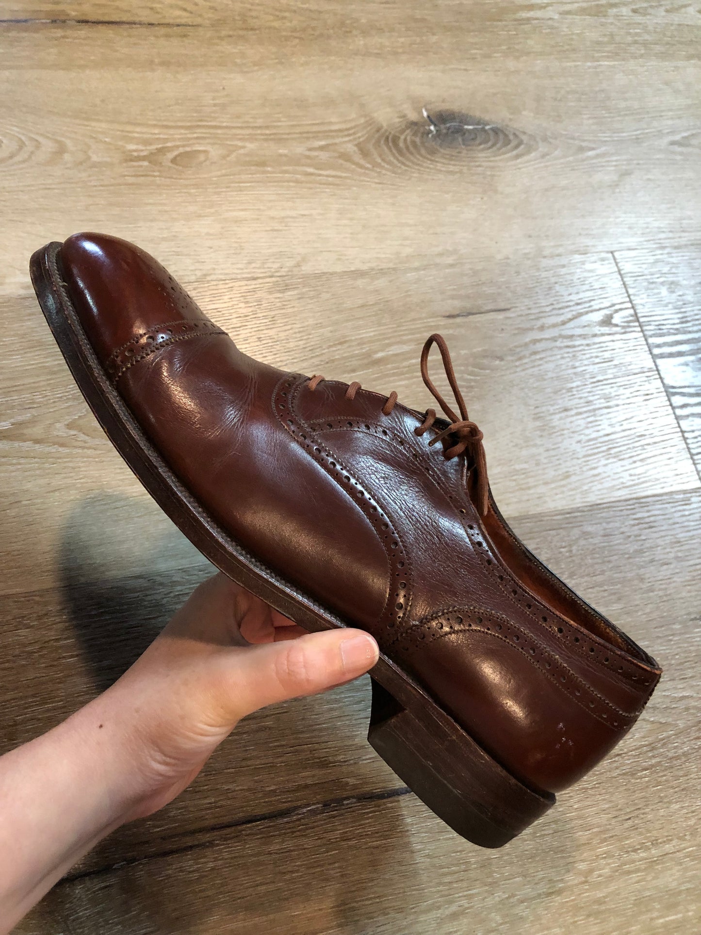 Vintage Sak’s Fifth Avenue brown leather brogue captoe dress shoe with leather sole. Made in Canada. Size 9.5M US/ 43 EUR