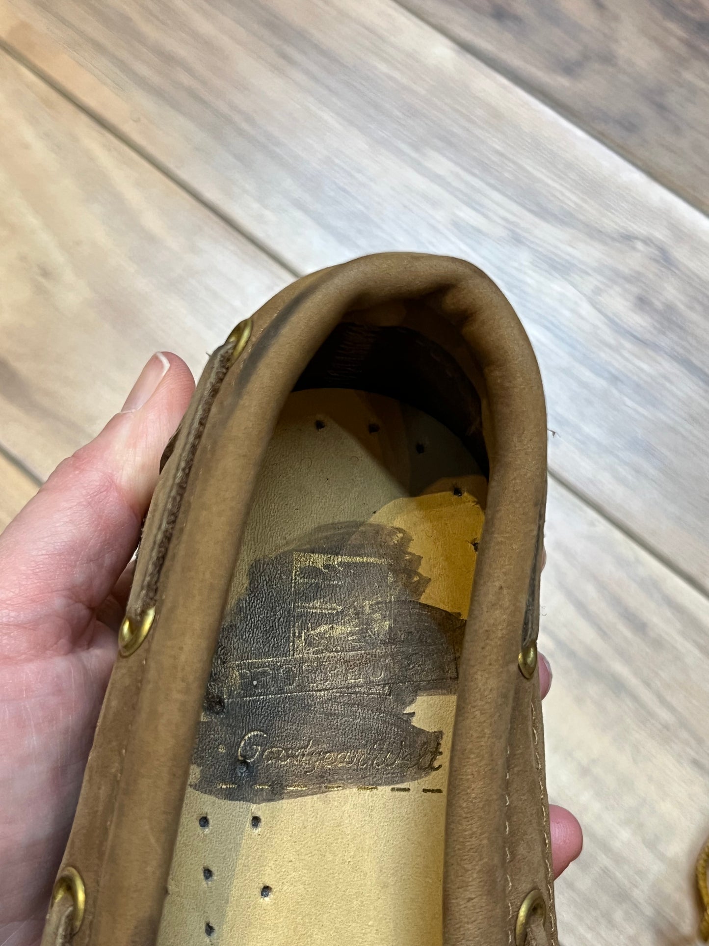 Vintage Prospector 1980’s NWOT deadstock brown leather three eyelet boat shoe.
Made in Canada
Size US 8 womens