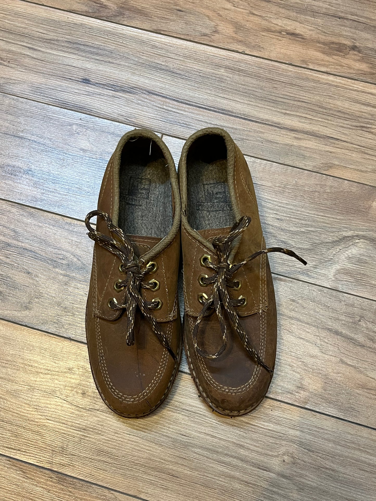 Vintage Prospector 1980’s NWOT deadstock moc toe three eyelet brown leather shoes, Made in Canada
Size US 7.5 womens