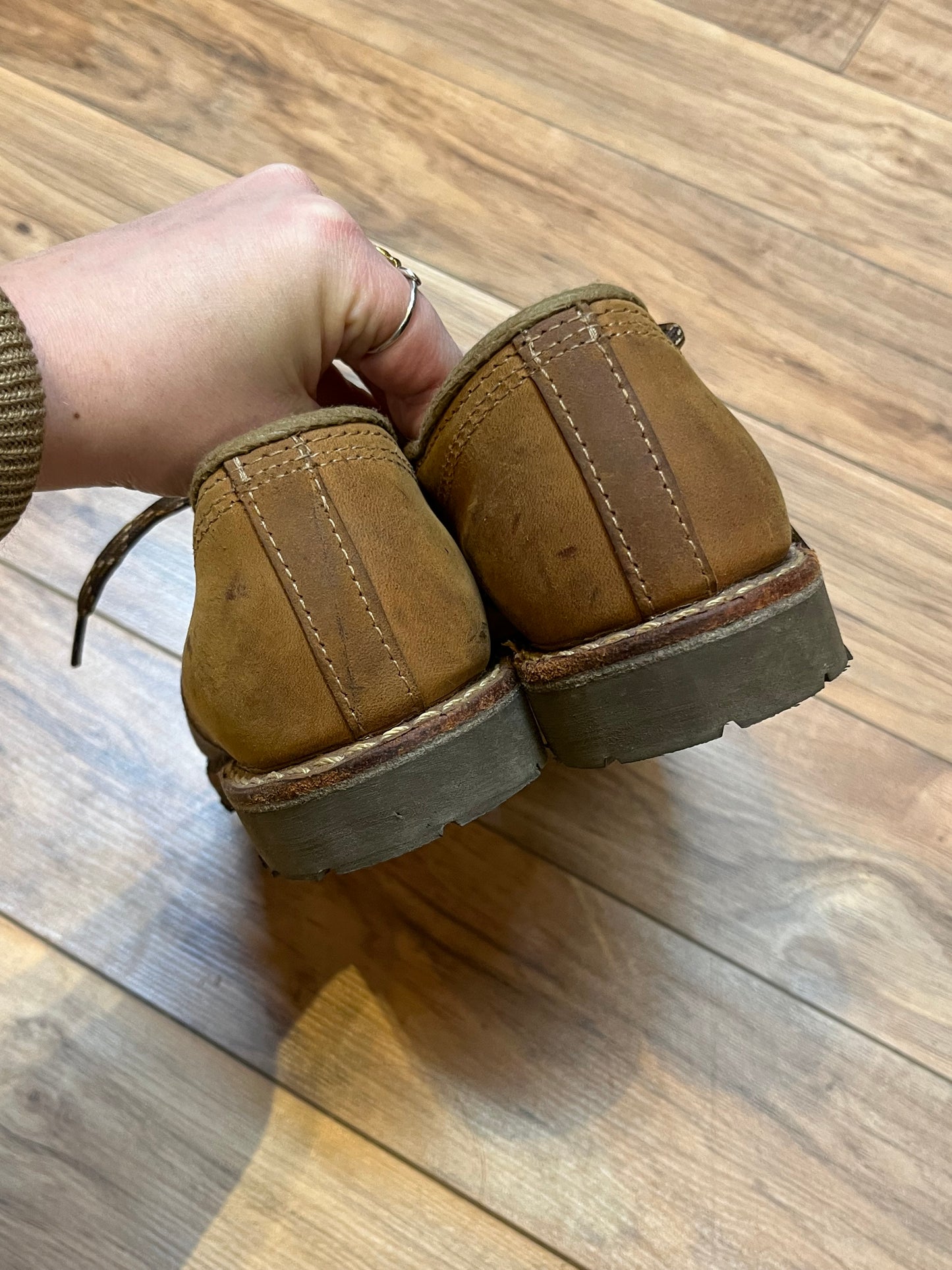 Vintage Prospector 1980’s NWOT deadstock moc toe three eyelet brown leather shoes, Made in Canada
Size US 7.5 womens