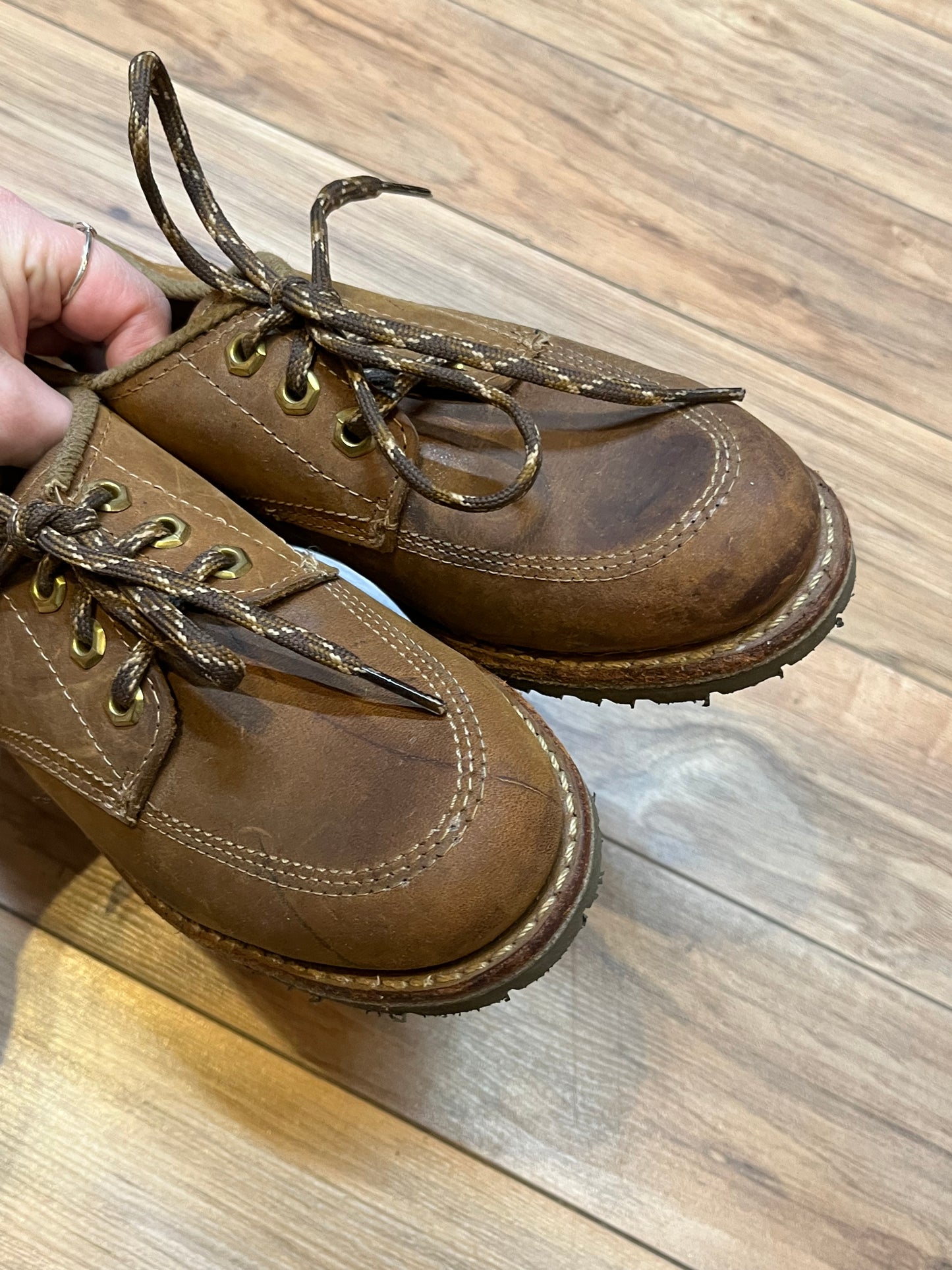 Vintage Prospector 1980’s NWOT deadstock moc toe three eyelet brown leather shoes, Made in Canada
Size US 7.5 womens