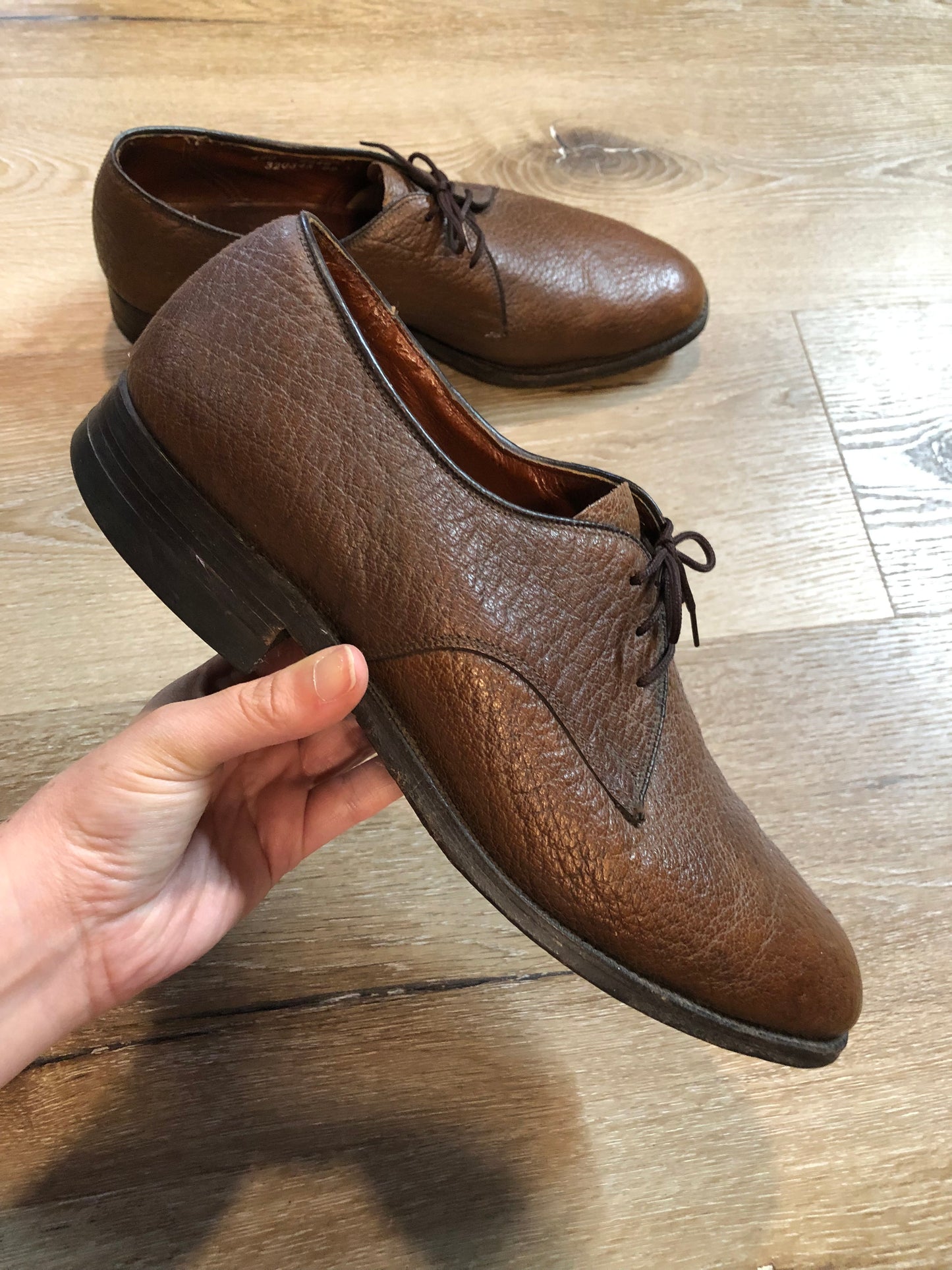Vintage Hartt dress shoes in brown textured leather, with leather soles. Made in Canada. Size 10M US/ 43 EUR