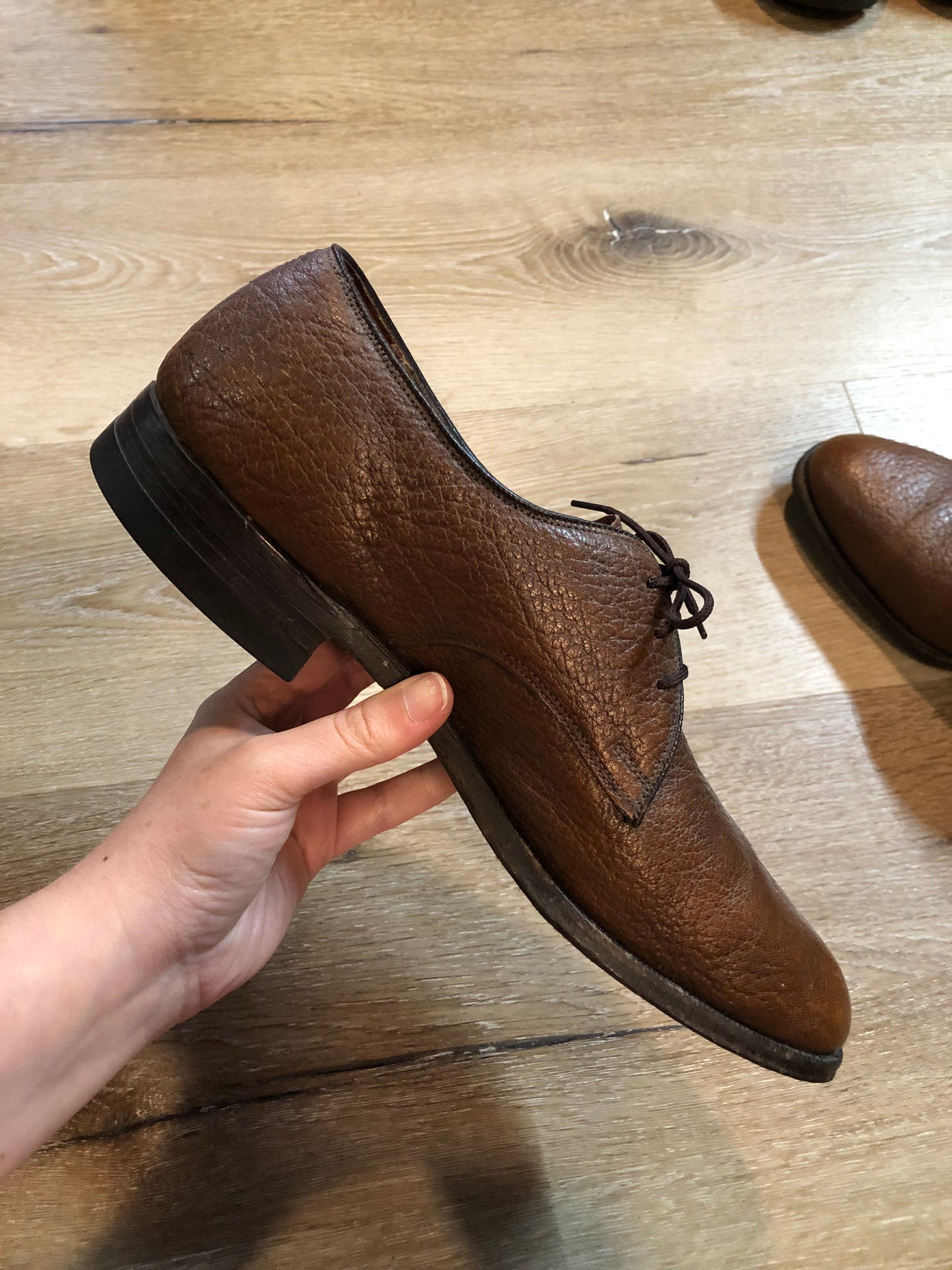 Vintage Hartt dress shoes in brown textured leather, with leather soles. Made in Canada. Size 10M US/ 43 EUR