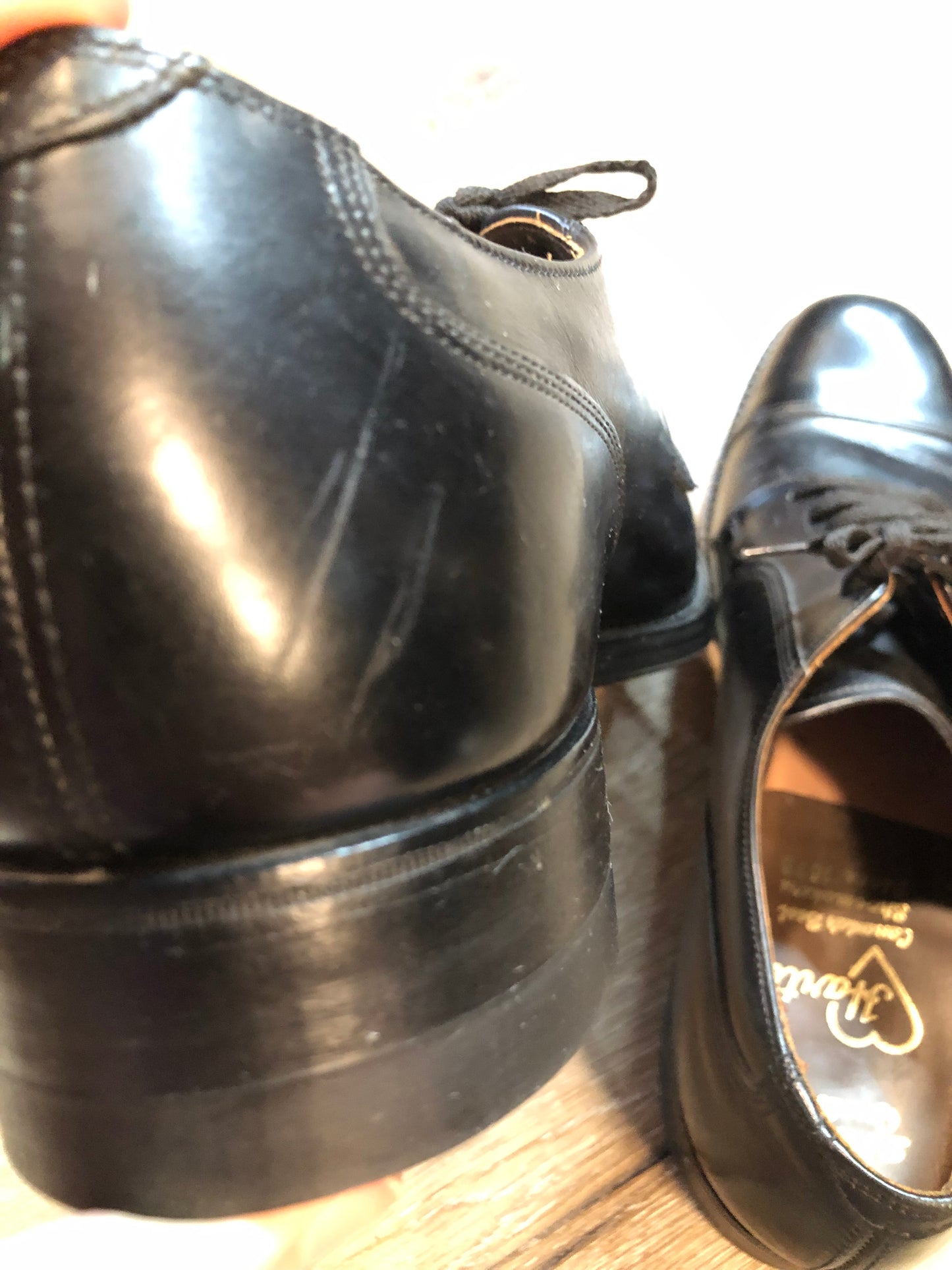 Vintage Hartt deadstock “extra quality” cap toe oxford shoes, in calfskin leather. Made in Canada. Size 11M US/ 44EUR