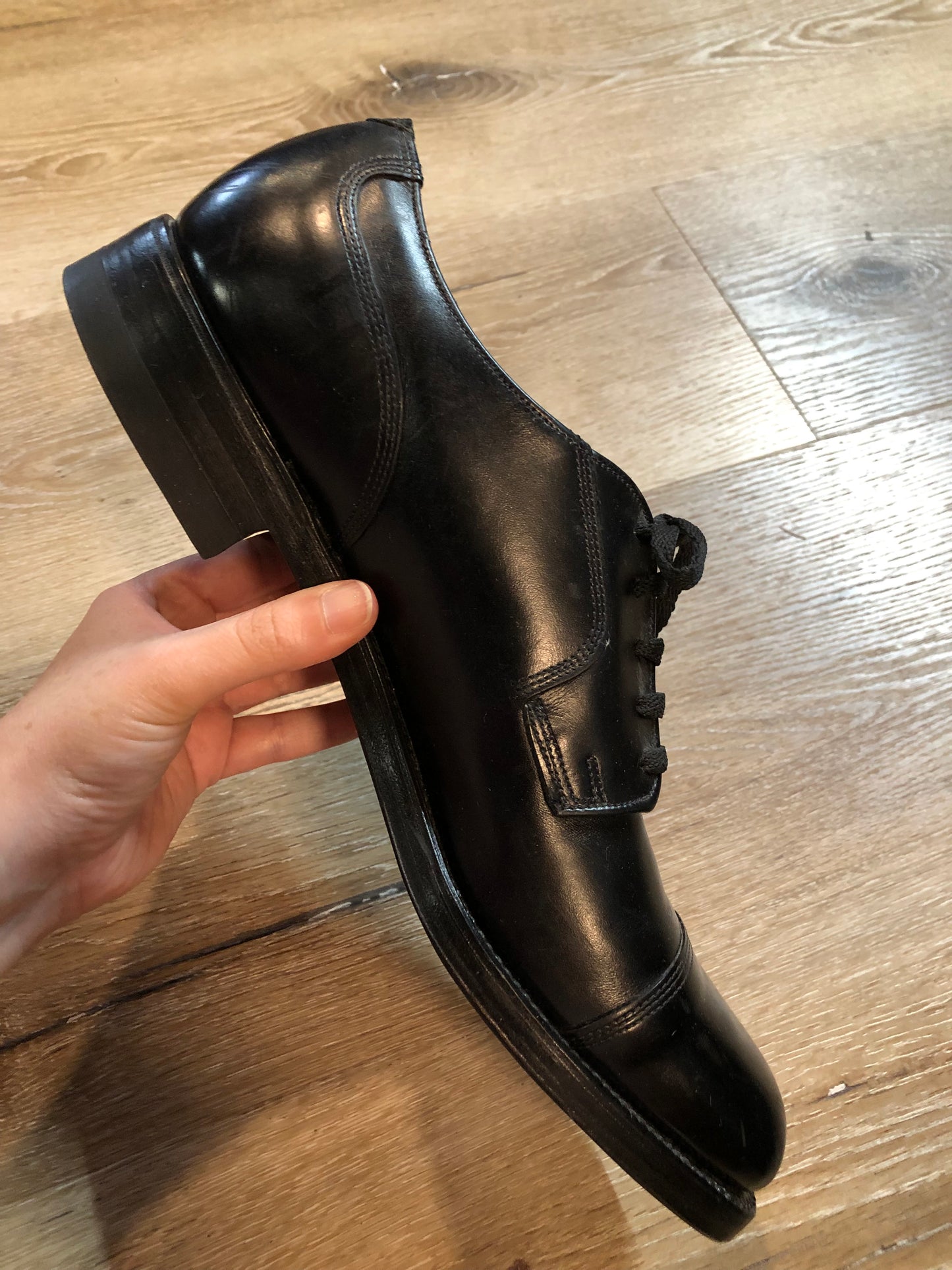 Vintage Hartt deadstock “extra quality” cap toe oxford shoes, in calfskin leather. Made in Canada. Size 11M US/ 44EUR