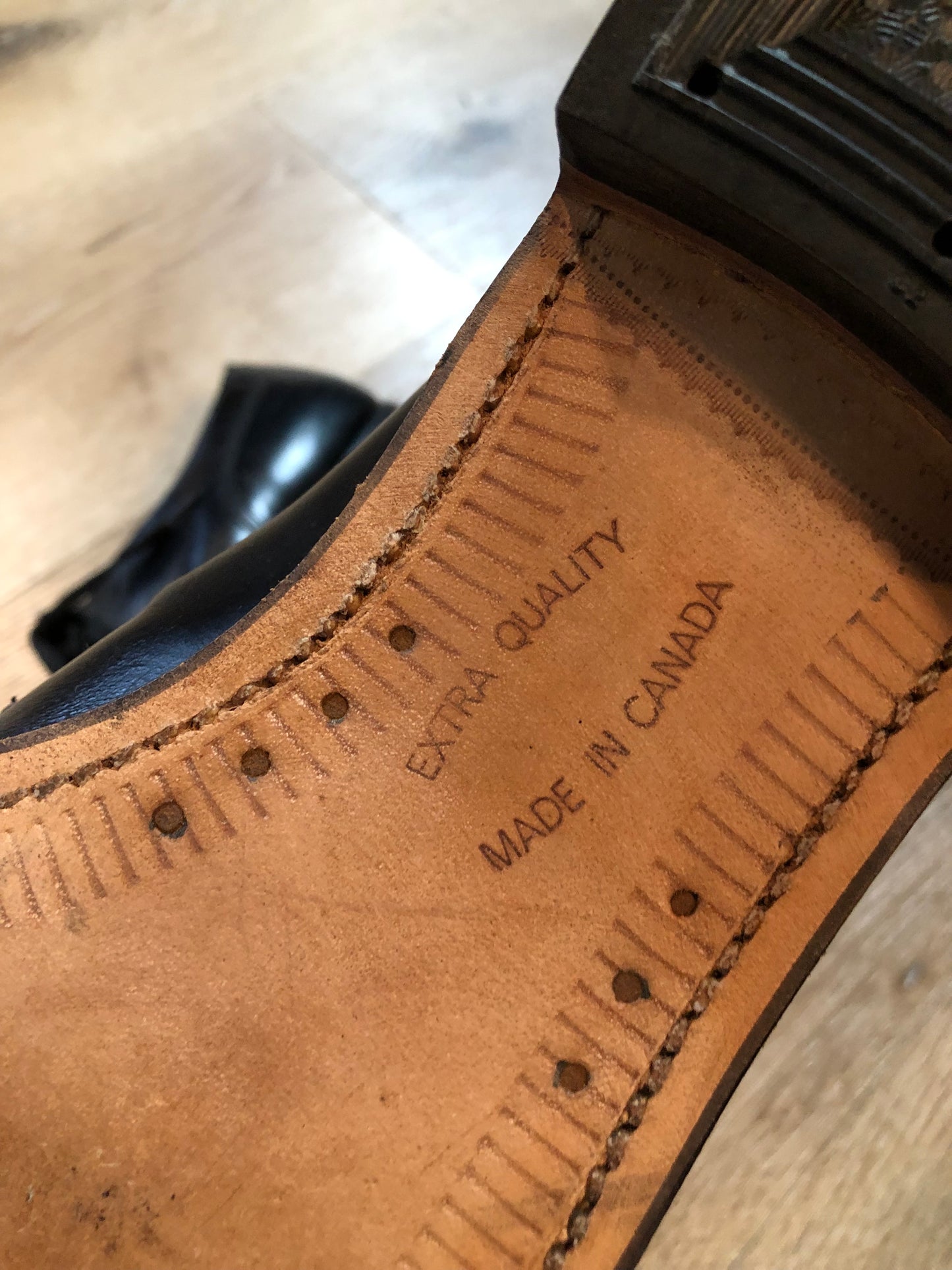 Vintage Hartt deadstock “extra quality” cap toe oxford shoes, in calfskin leather. Made in Canada. Size 11M US/ 44EUR