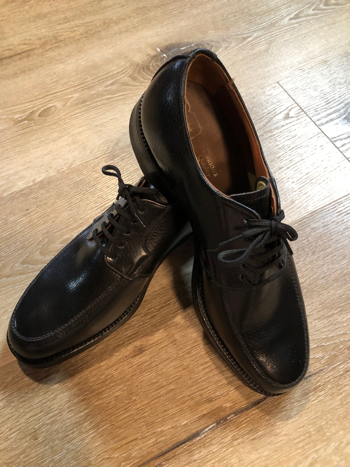 Vintage Hartt deadstock black leather dress shoes. Circa 1960’s. Made in Canada. Size no marked size Fits like a 6.5M, 8W US/ 40 EUR