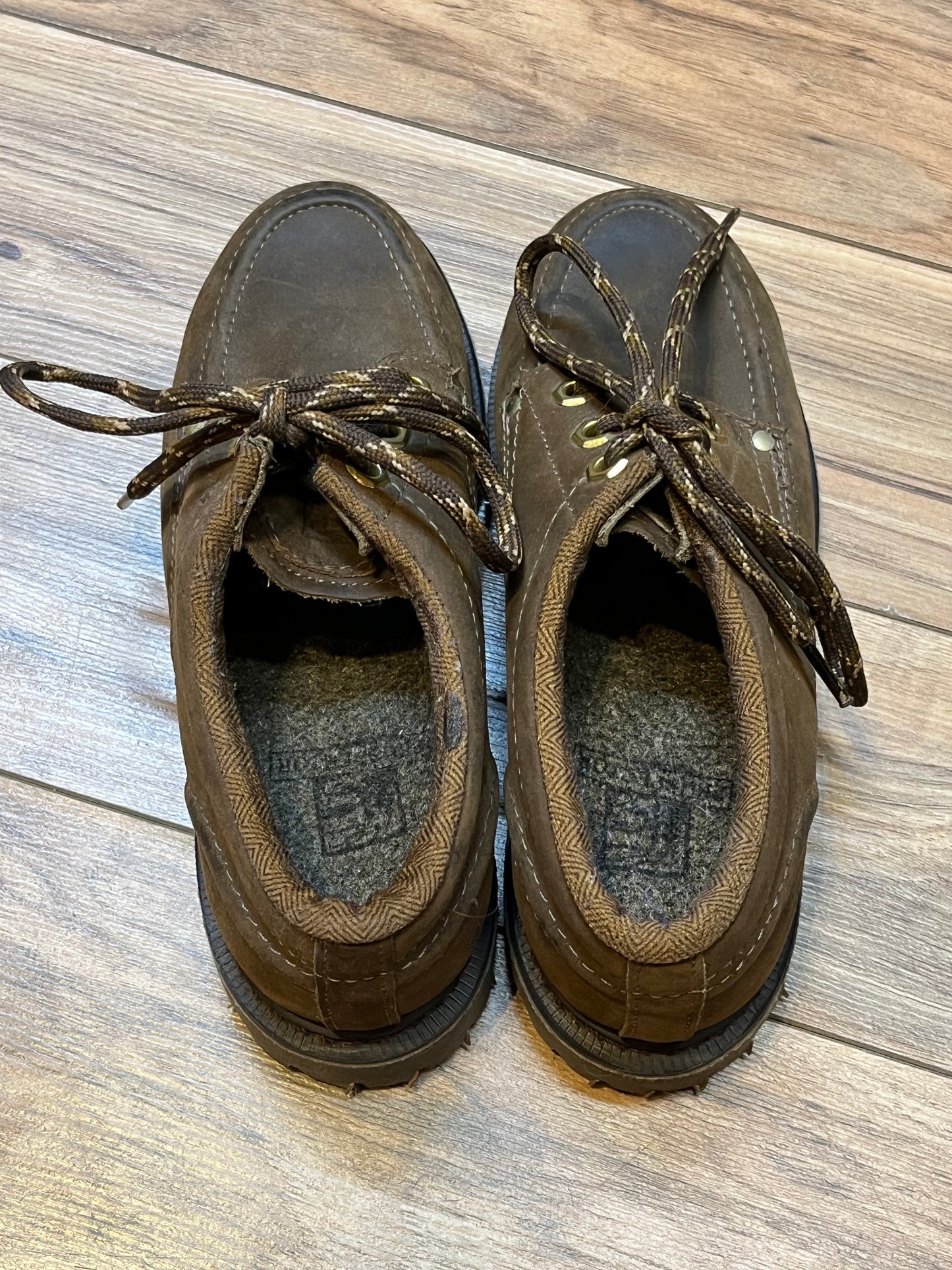 Vintage Prospector 1980’s NWOT deadstock moc toe three eyelet brown leather shoes, Made in Canada
Size US 5.5 womens