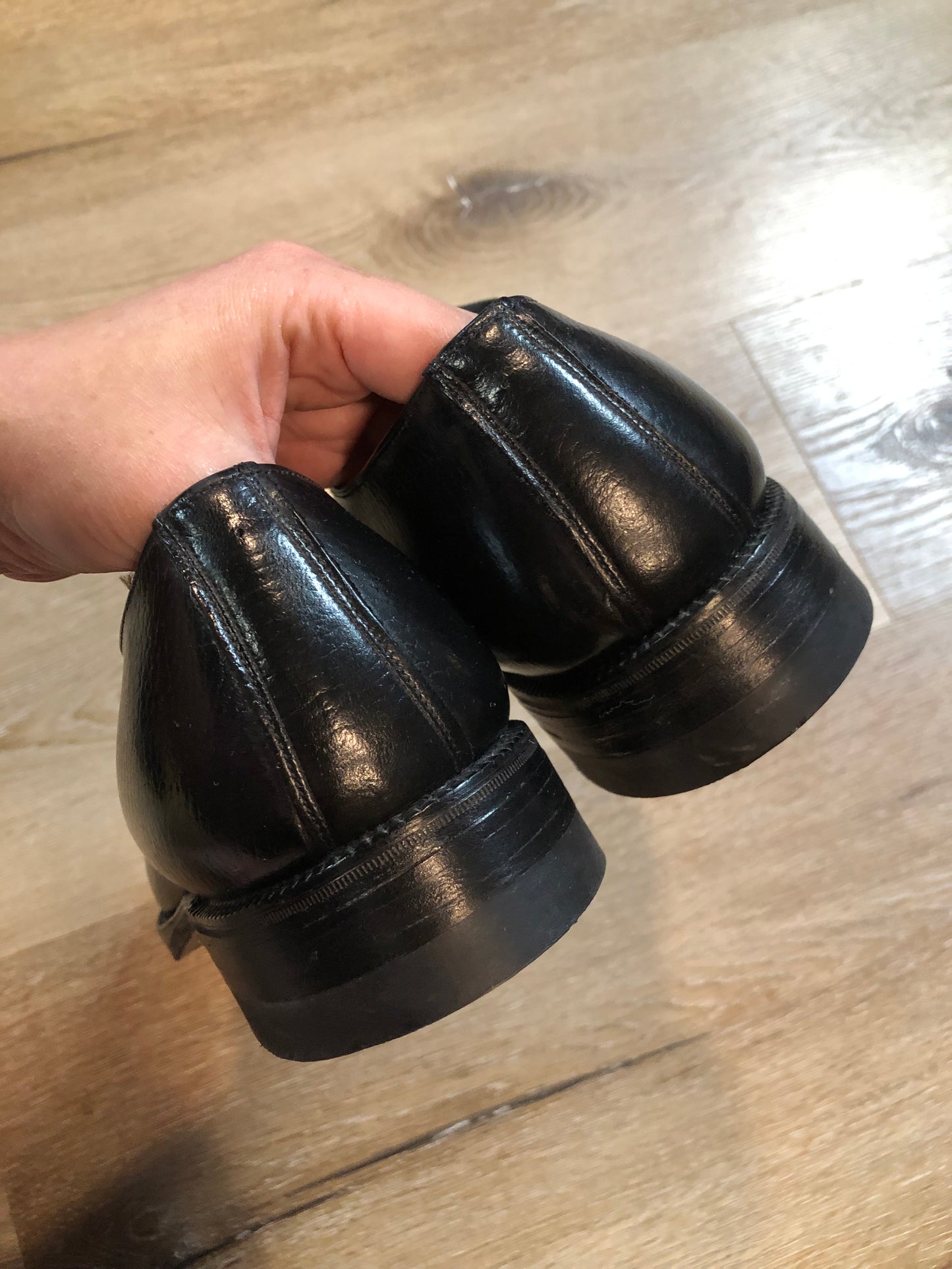 Vintage Hartt deadstock black leather dress shoes. Circa 1960’s. Made in Canada. Size no marked size Fits like a 6.5M, 8W US/ 40 EUR