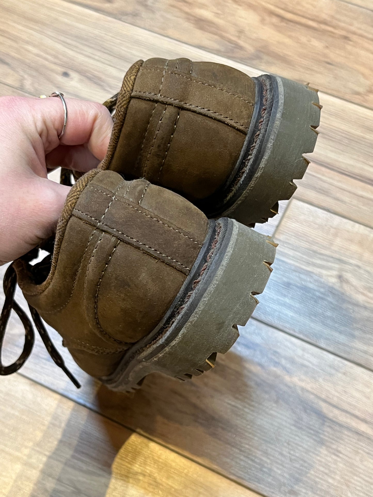 Vintage Prospector 1980’s NWOT deadstock moc toe three eyelet brown leather shoes, Made in Canada
Size US 5.5 womens