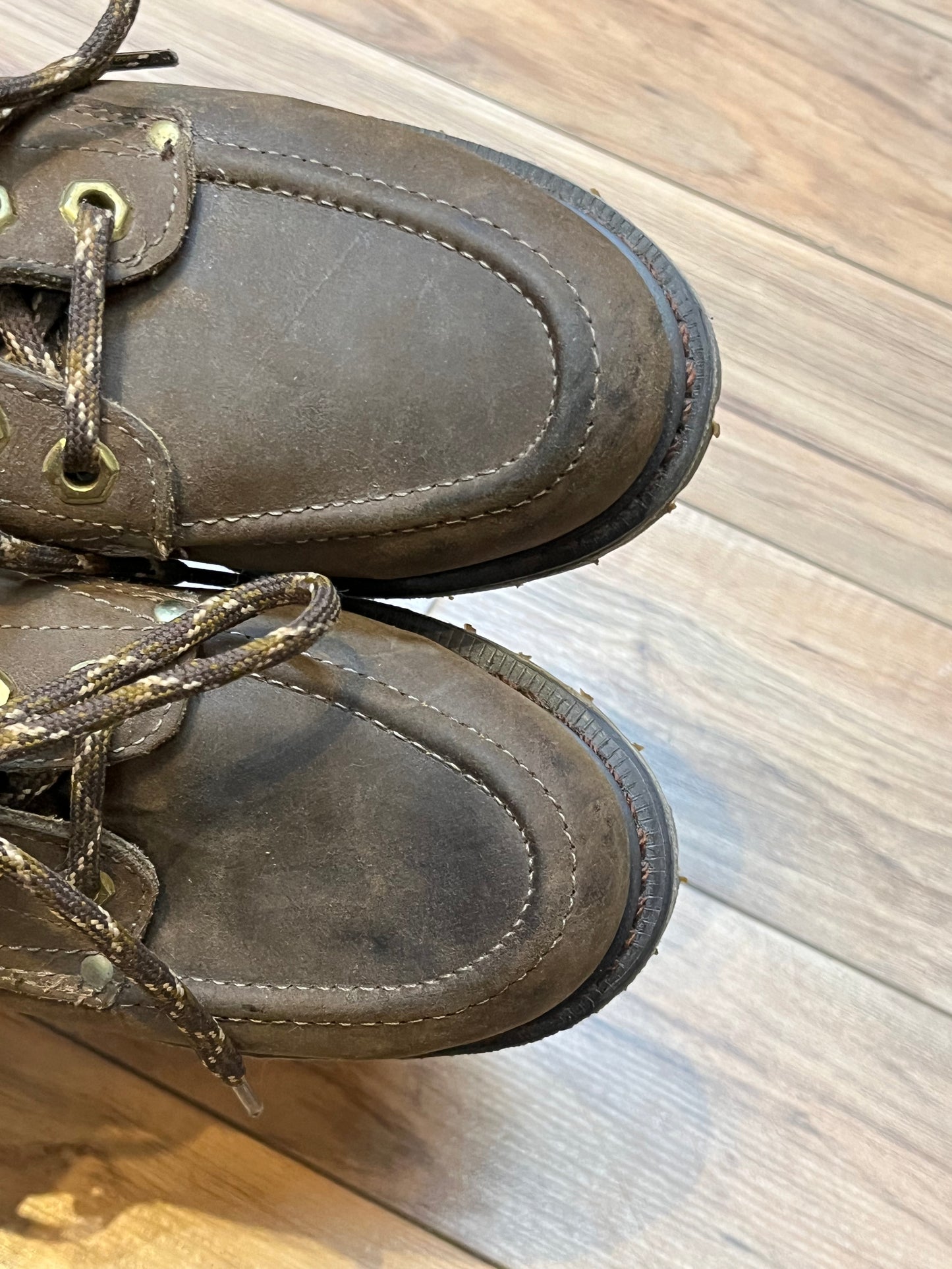 Vintage Prospector 1980’s NWOT deadstock moc toe three eyelet brown leather shoes, Made in Canada
Size US 5.5 womens