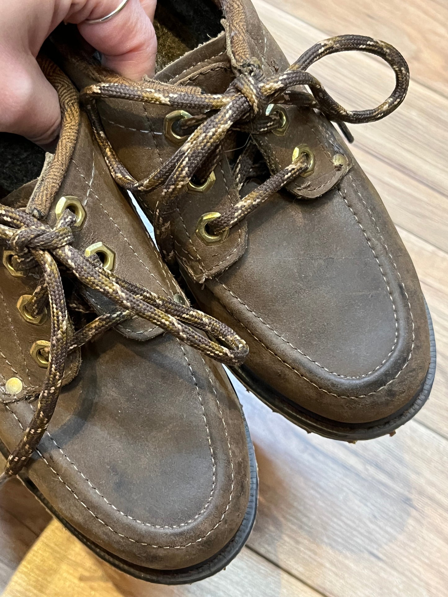 Vintage Prospector 1980’s NWOT deadstock moc toe three eyelet brown leather shoes, Made in Canada
Size US 5.5 womens