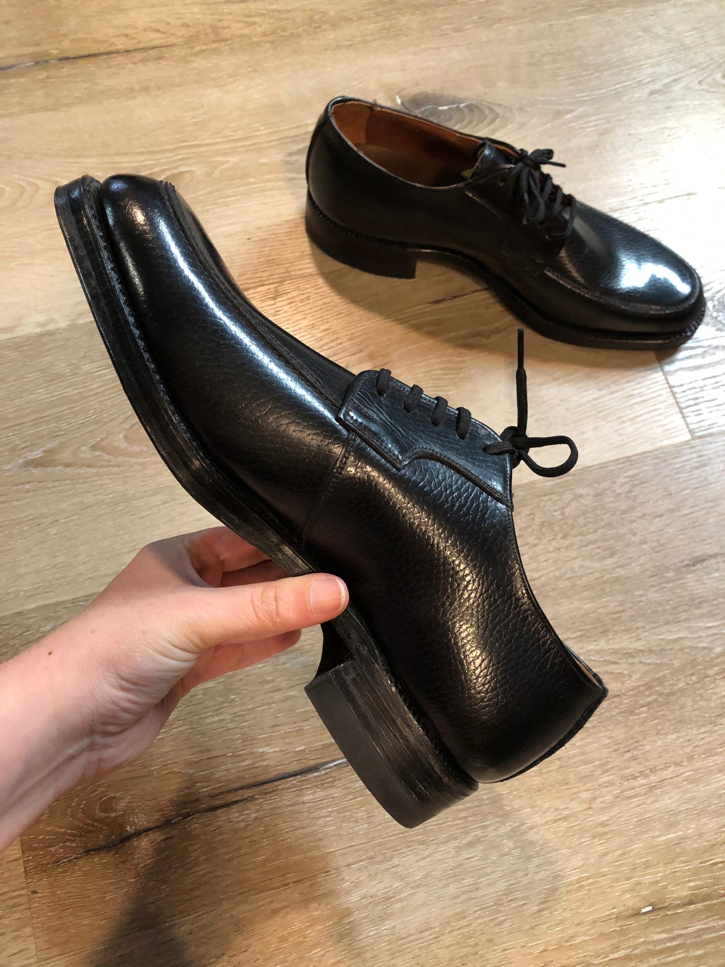 Vintage Hartt deadstock black leather dress shoes. Circa 1960’s. Made in Canada. Size no marked size Fits like a 6.5M, 8W US/ 40 EUR