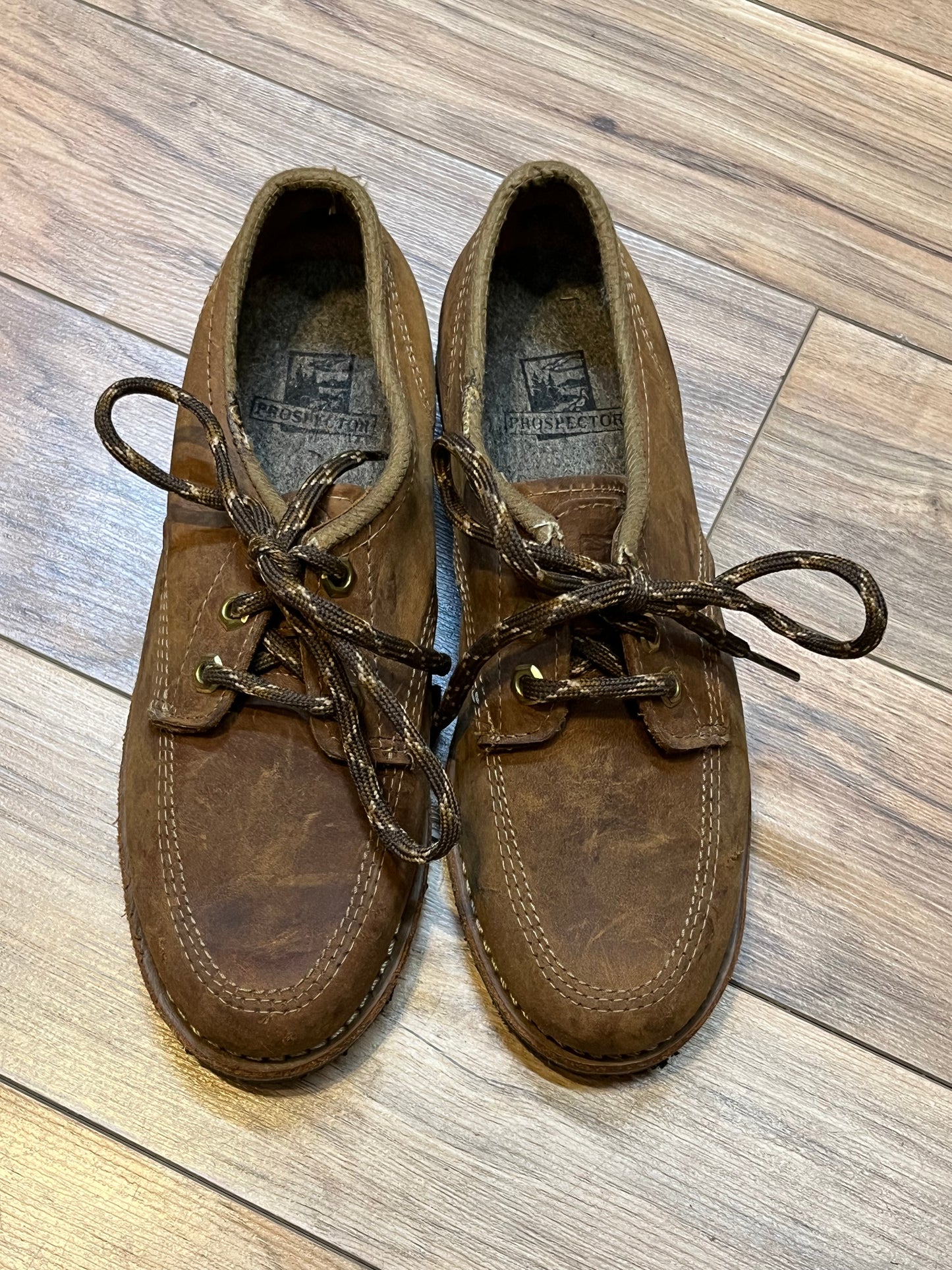 Vintage Prospector 1980’s NWOT deadstock moc toe three eyelet brown leather shoes, Made in Canada
Size US 8 womens