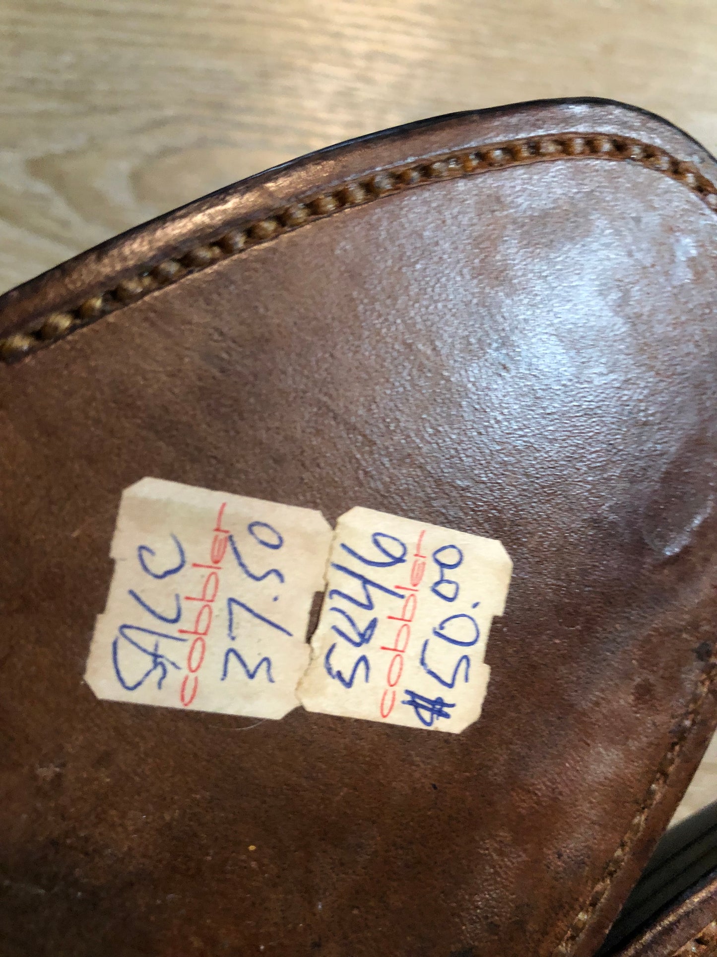 Vintage Hartt deadstock black leather dress shoes. Circa 1960’s. Made in Canada. Size no marked size Fits like a 6.5M, 8W US/ 40 EUR