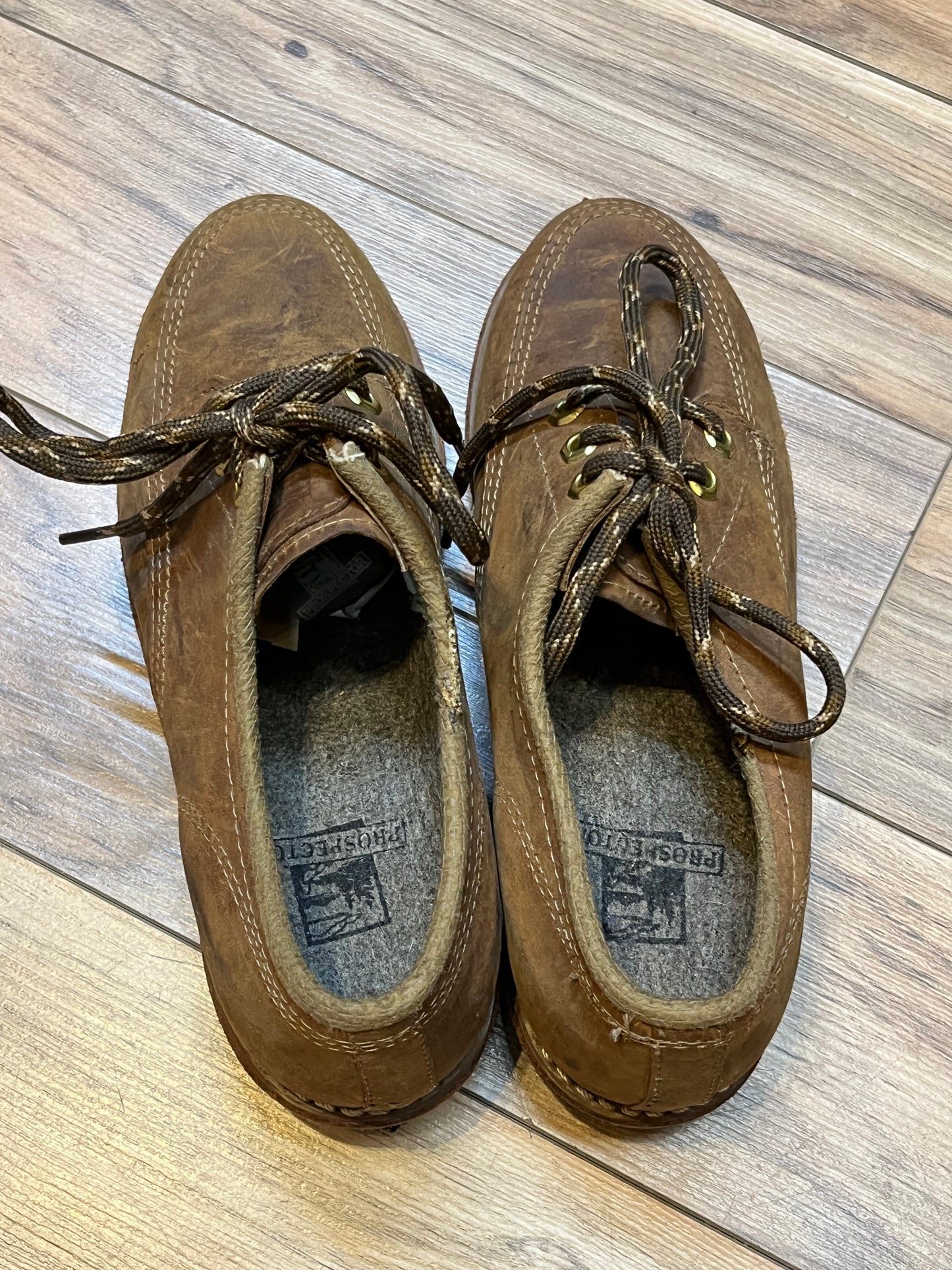 Vintage Prospector 1980’s NWOT deadstock moc toe three eyelet brown leather shoes, Made in Canada
Size US 8 womens