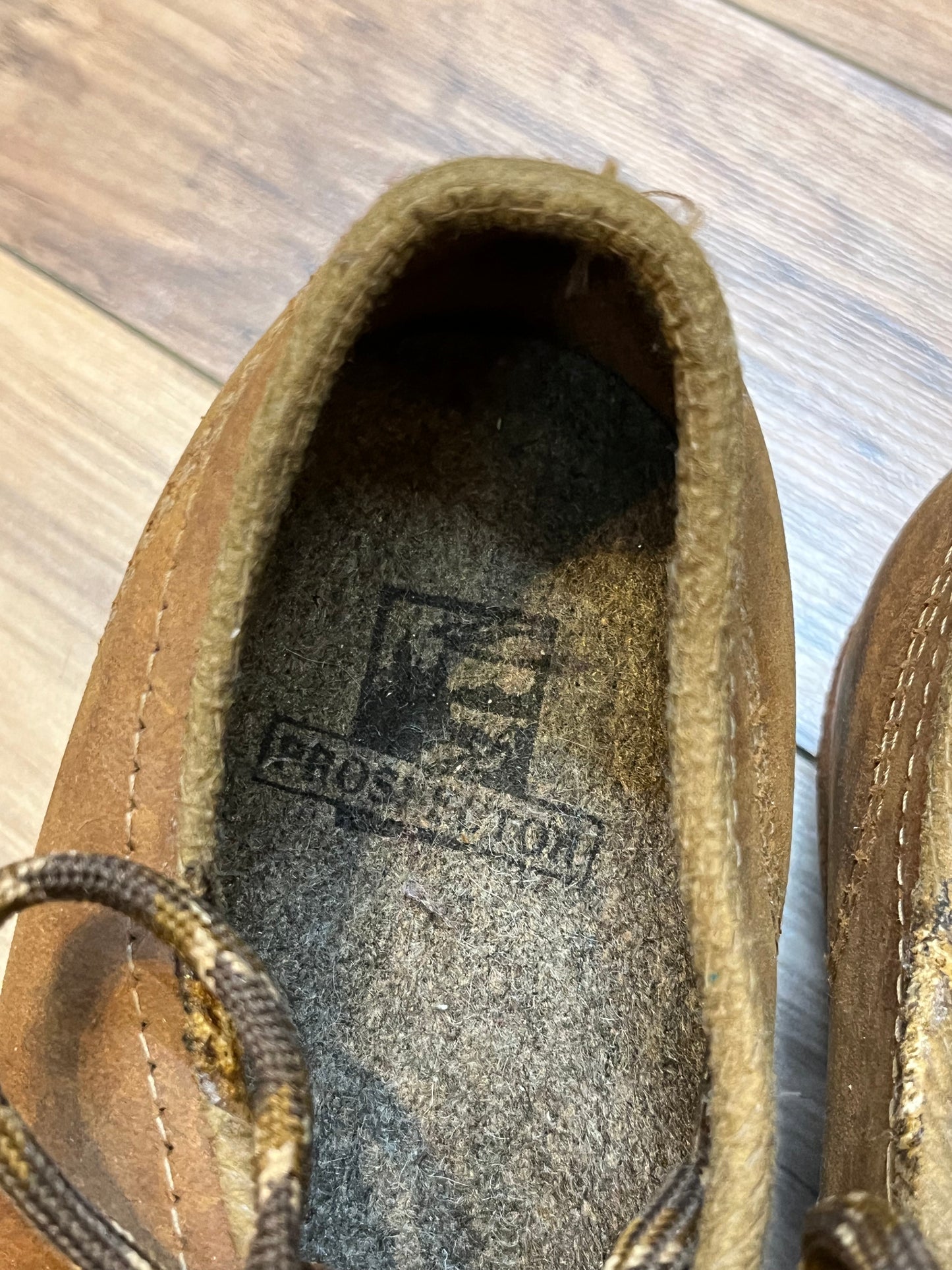 Vintage Prospector 1980’s NWOT deadstock moc toe three eyelet brown leather shoes, Made in Canada
Size US 8 womens