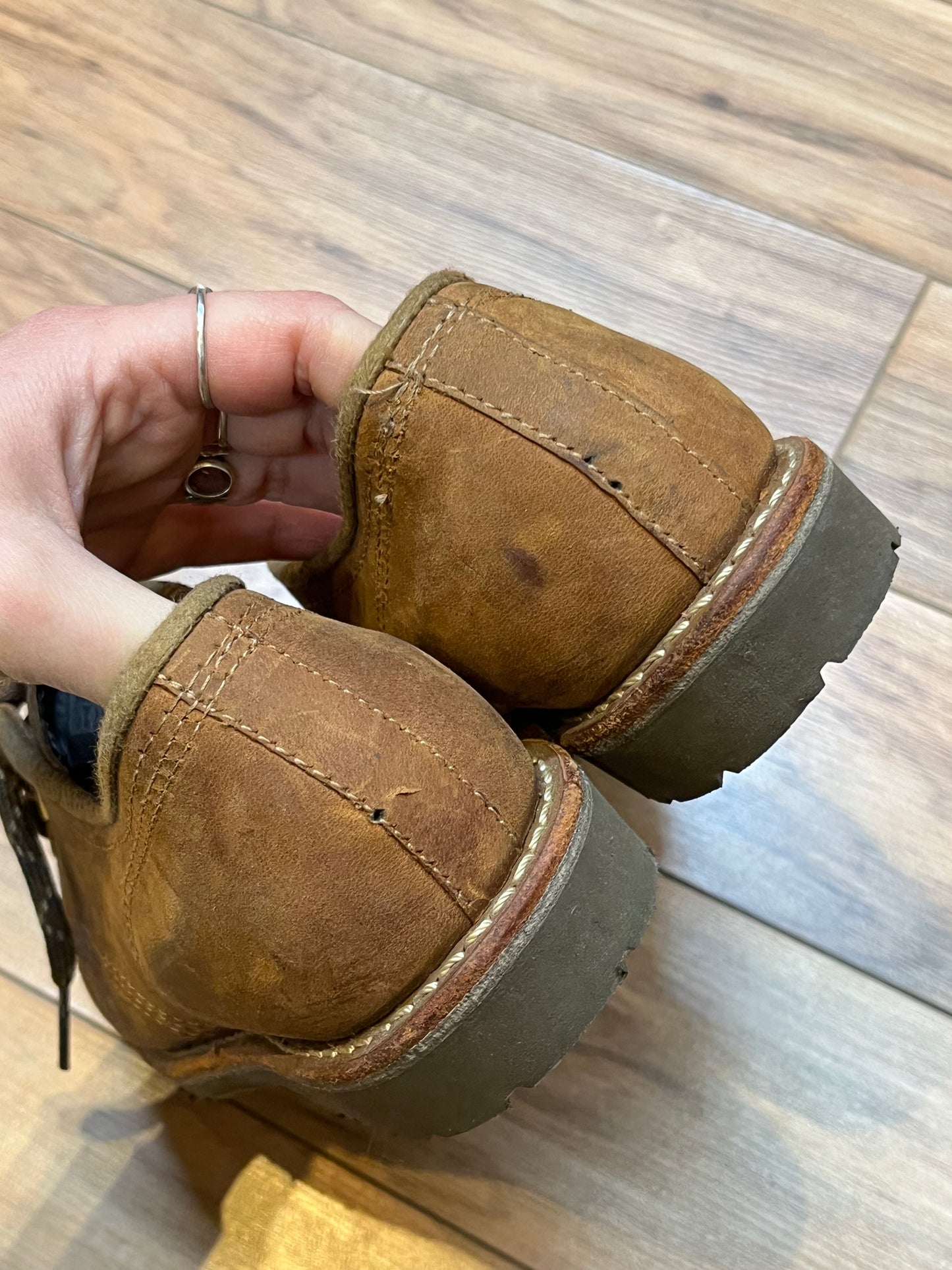 Vintage Prospector 1980’s NWOT deadstock moc toe three eyelet brown leather shoes, Made in Canada
Size US 8 womens