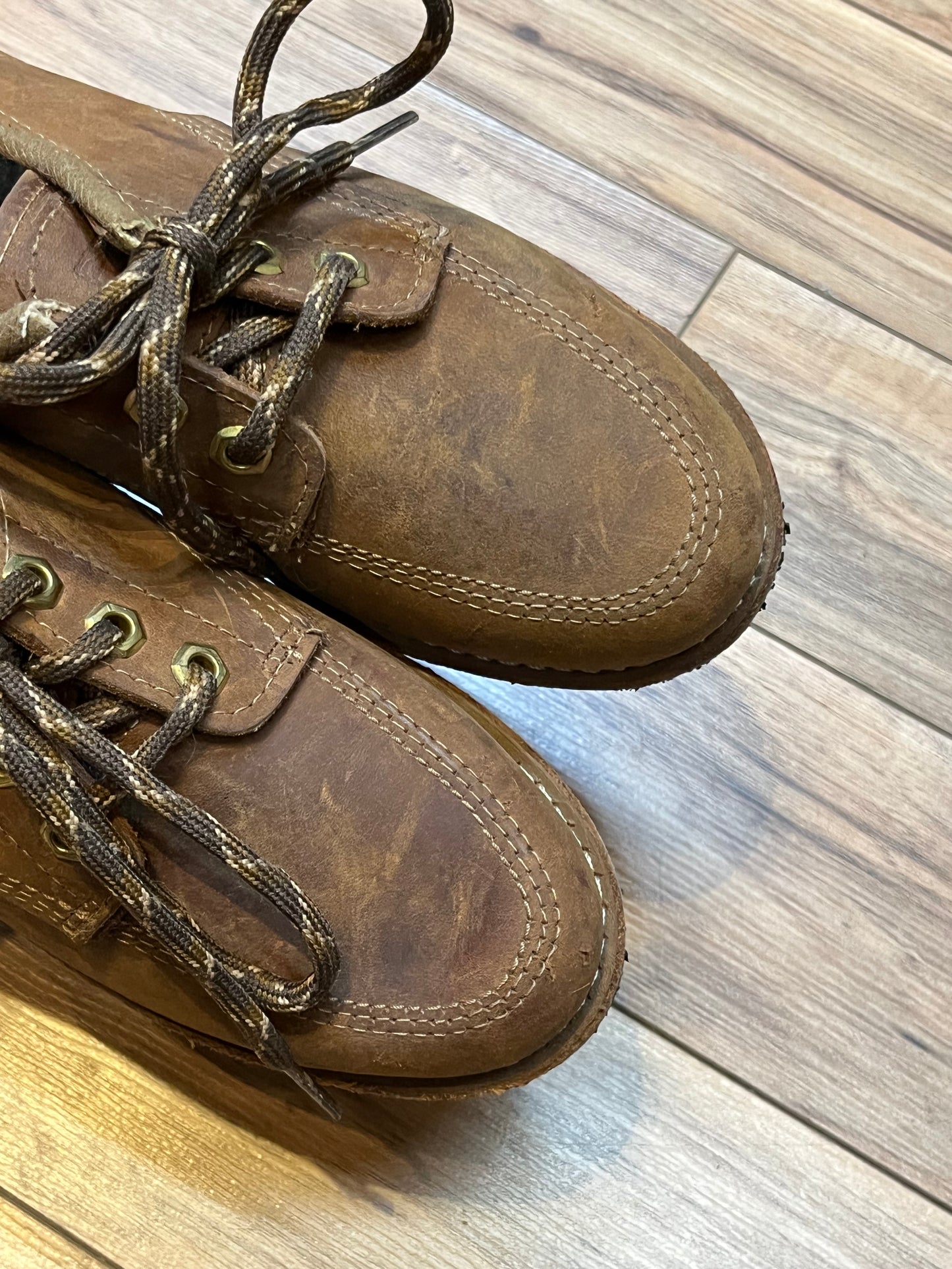 Vintage Prospector 1980’s NWOT deadstock moc toe three eyelet brown leather shoes, Made in Canada
Size US 8 womens