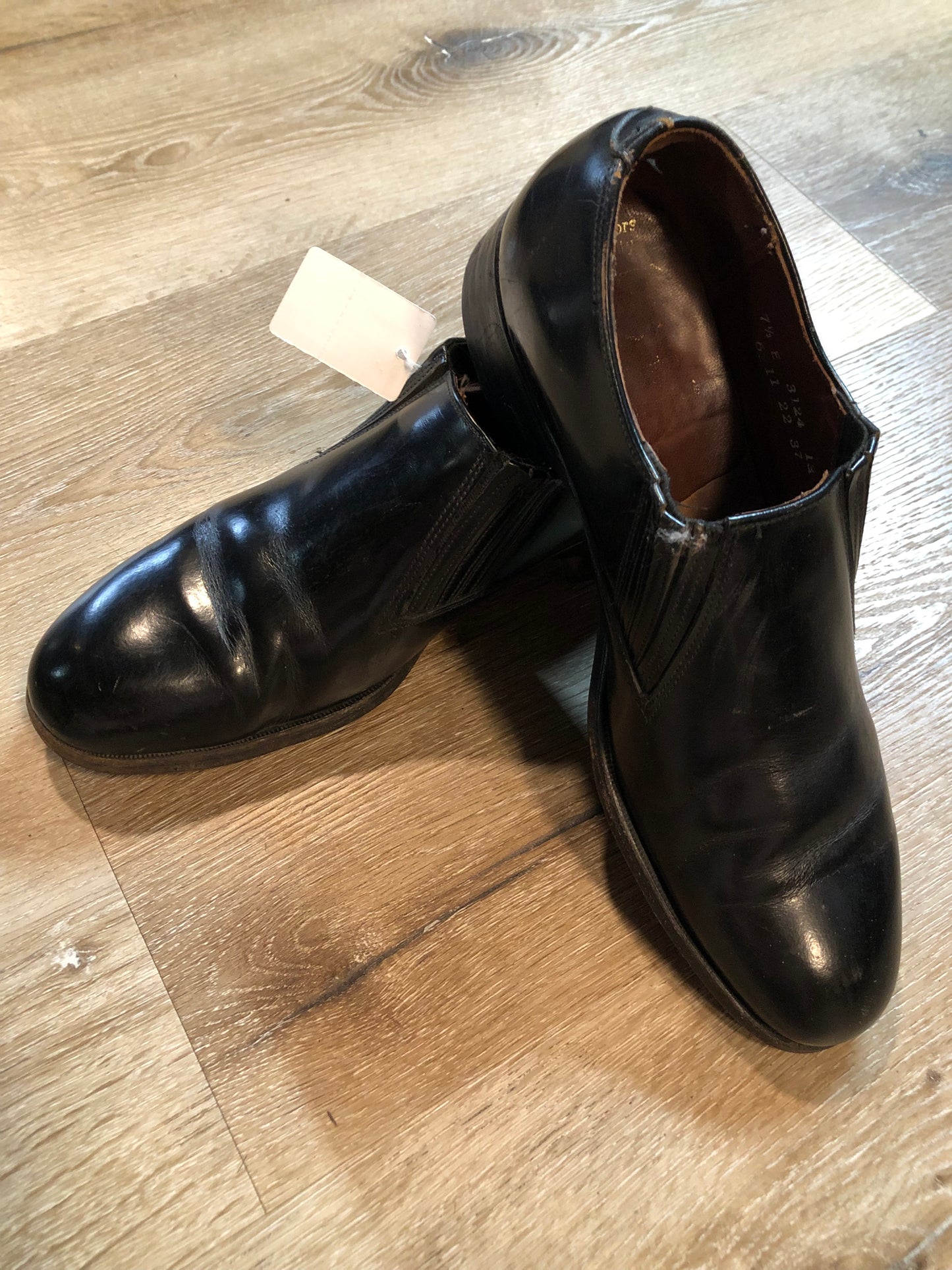 Vintage Hartt black leather loafers with leather soles. Made in Canada. Size 7.5M US/ 41 EUR