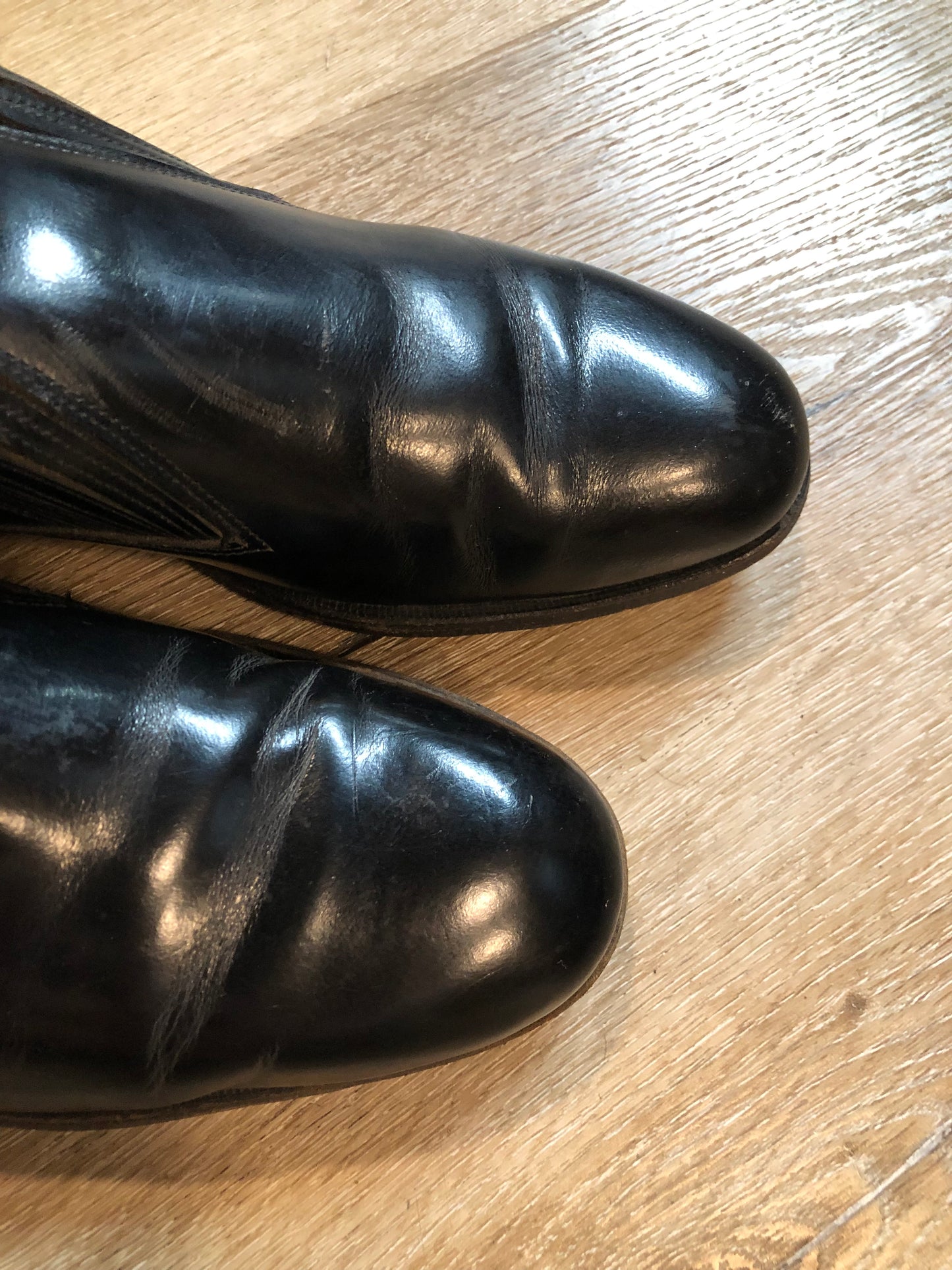 Vintage Hartt black leather loafers with leather soles. Made in Canada. Size 7.5M US/ 41 EUR