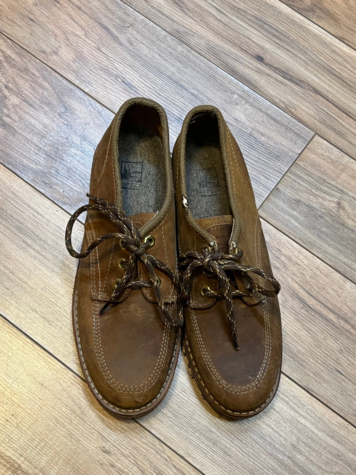 Vintage Prospector 1980’s NWOT deadstock moc toe three eyelet brown leather shoes, Made in Canada
Size US 9.5 womens
