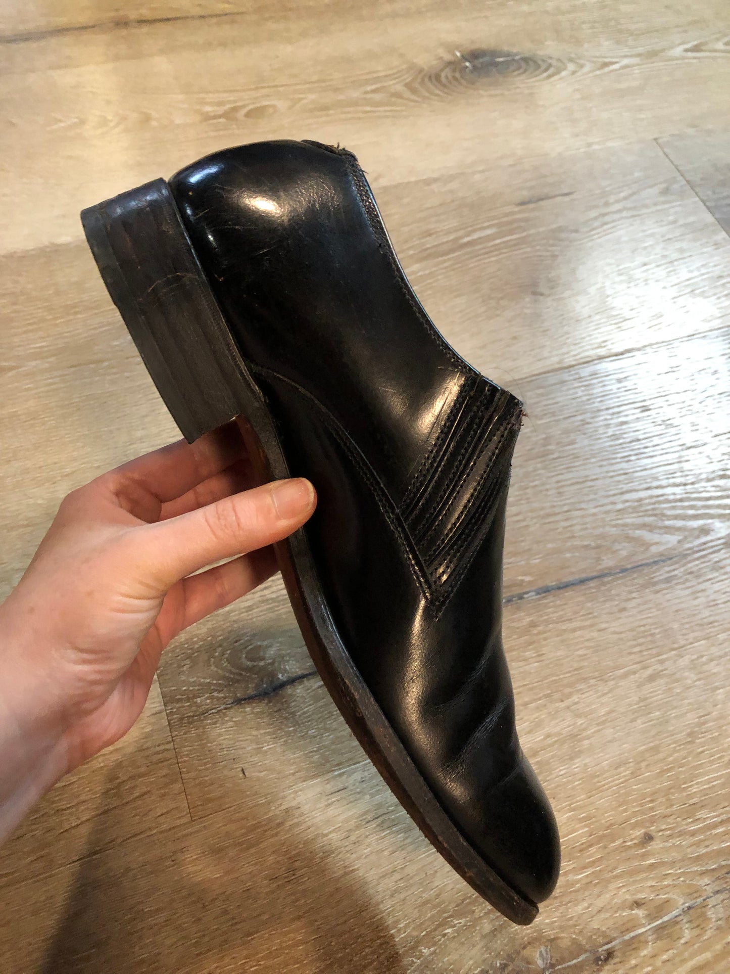 Vintage Hartt black leather loafers with leather soles. Made in Canada. Size 7.5M US/ 41 EUR