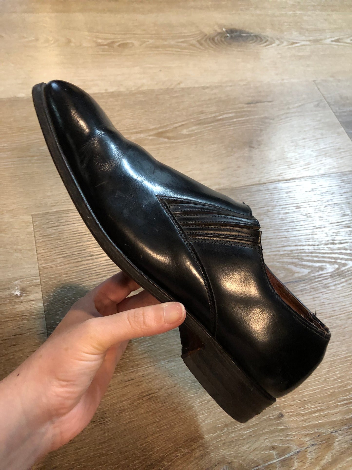 Vintage Hartt black leather loafers with leather soles. Made in Canada. Size 7.5M US/ 41 EUR