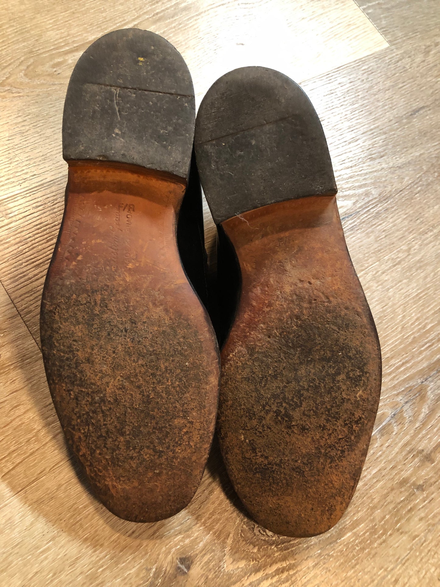 Vintage Hartt black leather loafers with leather soles. Made in Canada. Size 7.5M US/ 41 EUR