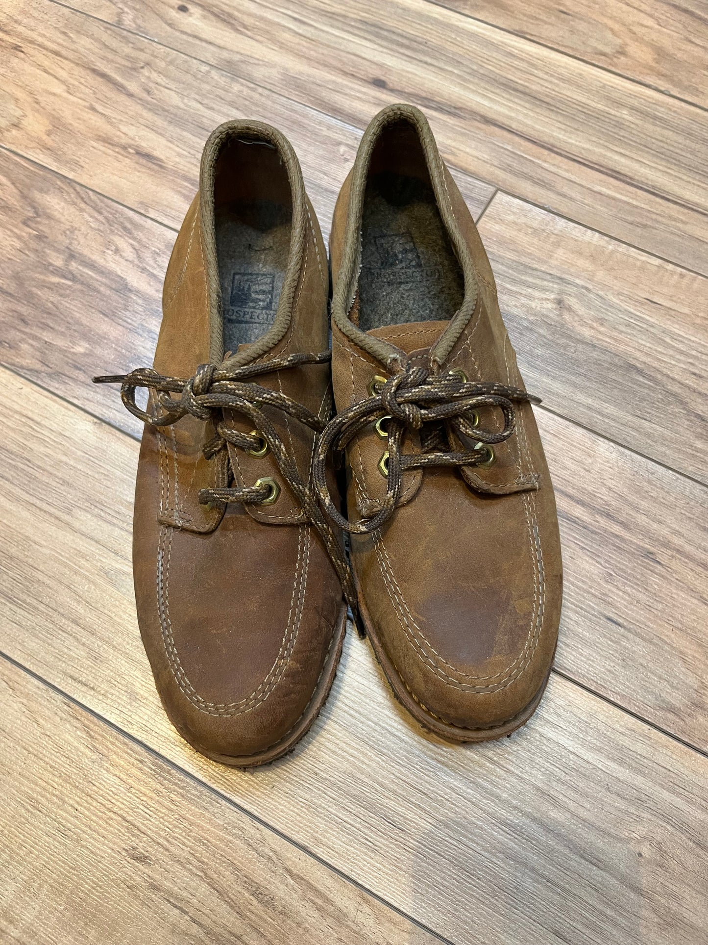 Vintage Prospector 1980’s NWOT deadstock moc toe three eyelet brown leather shoes, Made in Canada
Size US 9 womens