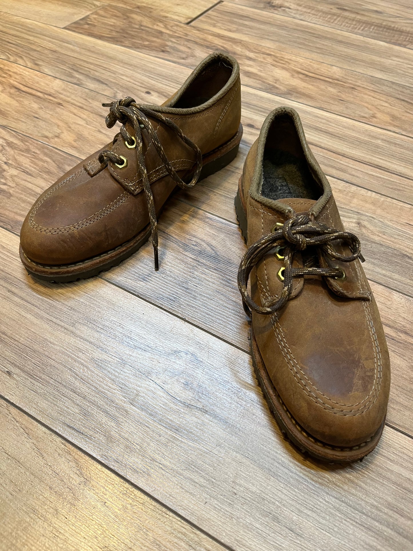 Vintage Prospector 1980’s NWOT deadstock moc toe three eyelet brown leather shoes, Made in Canada
Size US 9 womens