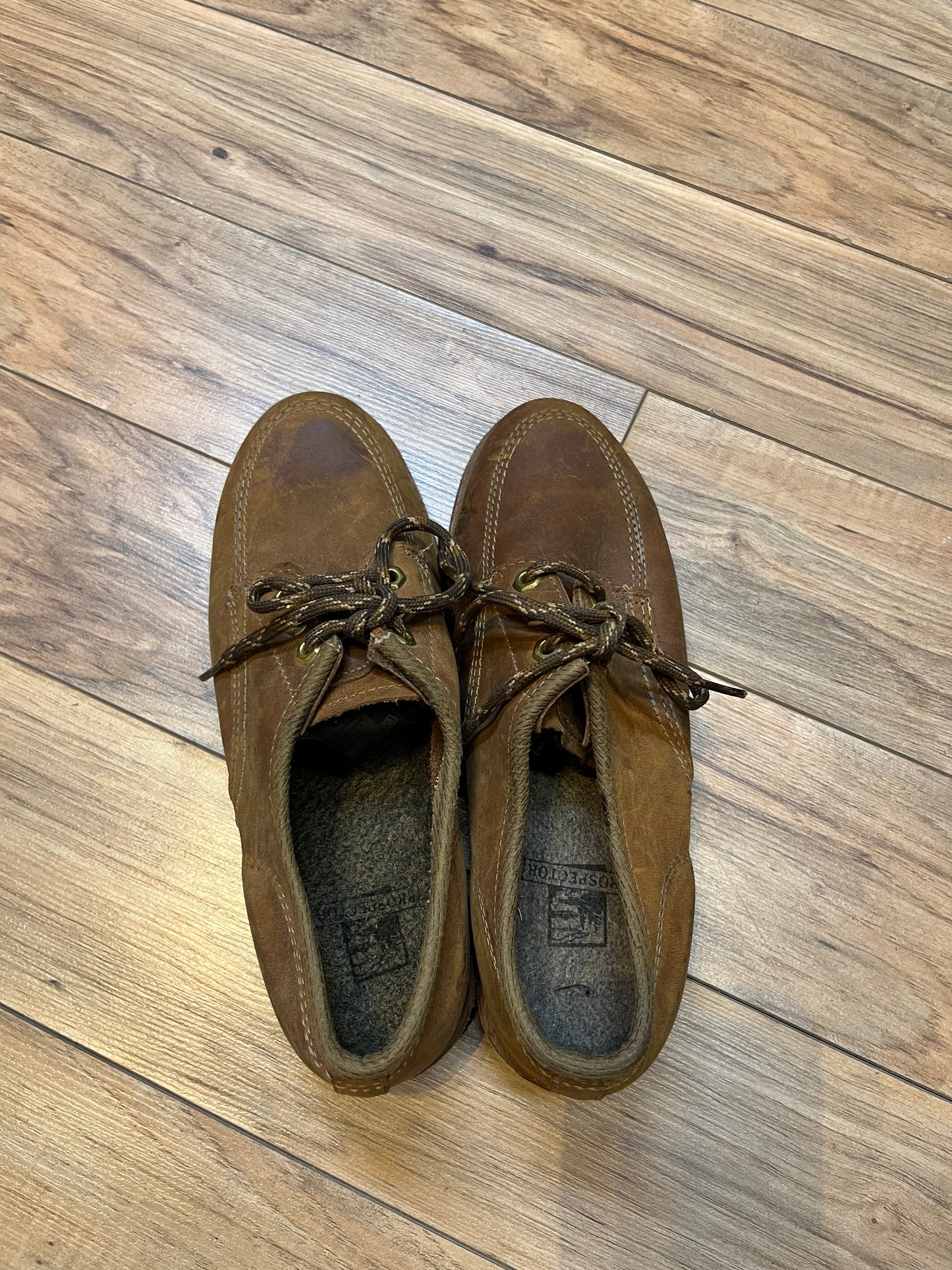 Vintage Prospector 1980’s NWOT deadstock moc toe three eyelet brown leather shoes, Made in Canada
Size US 9 womens