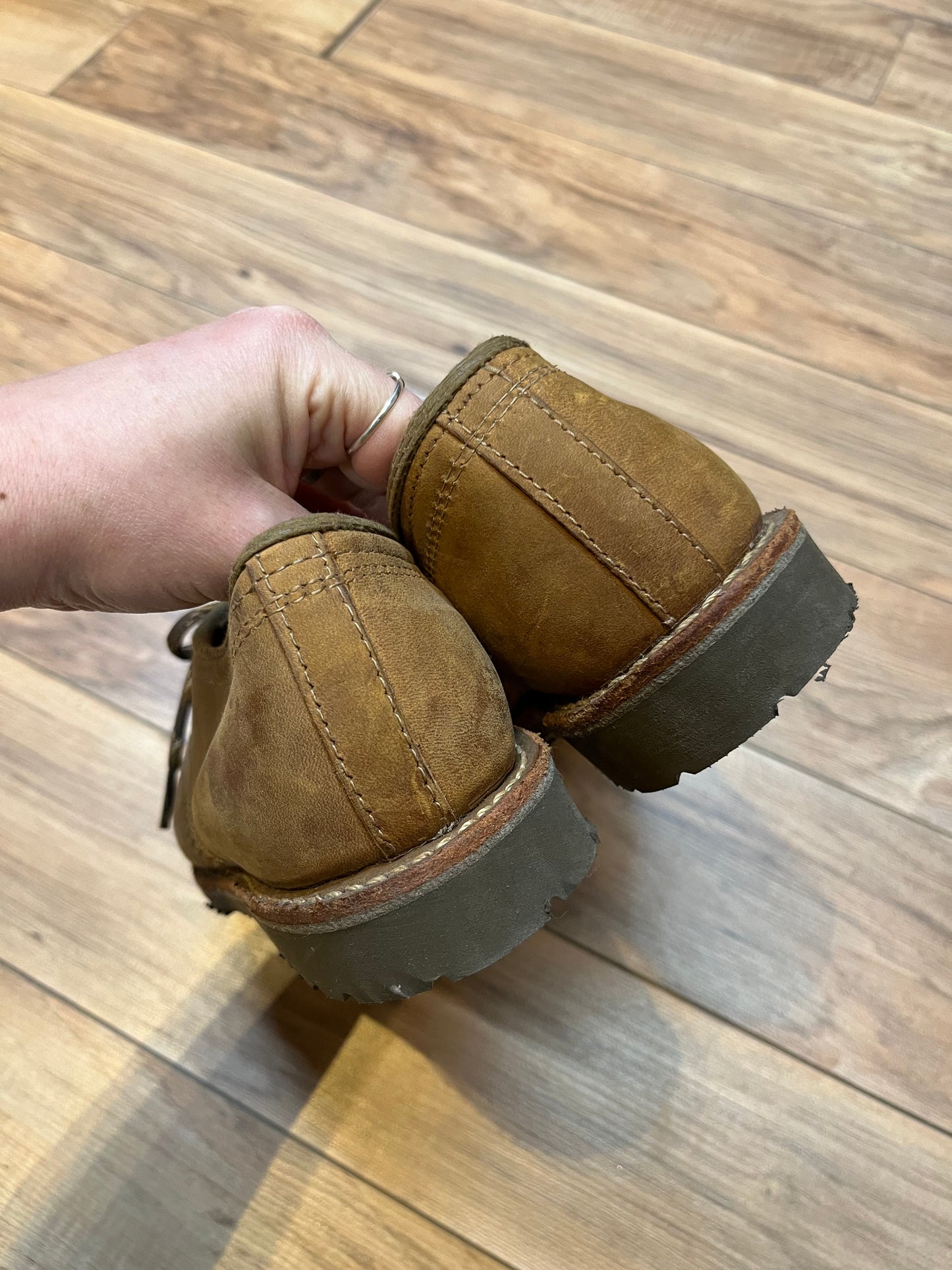 Vintage Prospector 1980’s NWOT deadstock moc toe three eyelet brown leather shoes, Made in Canada
Size US 9 womens