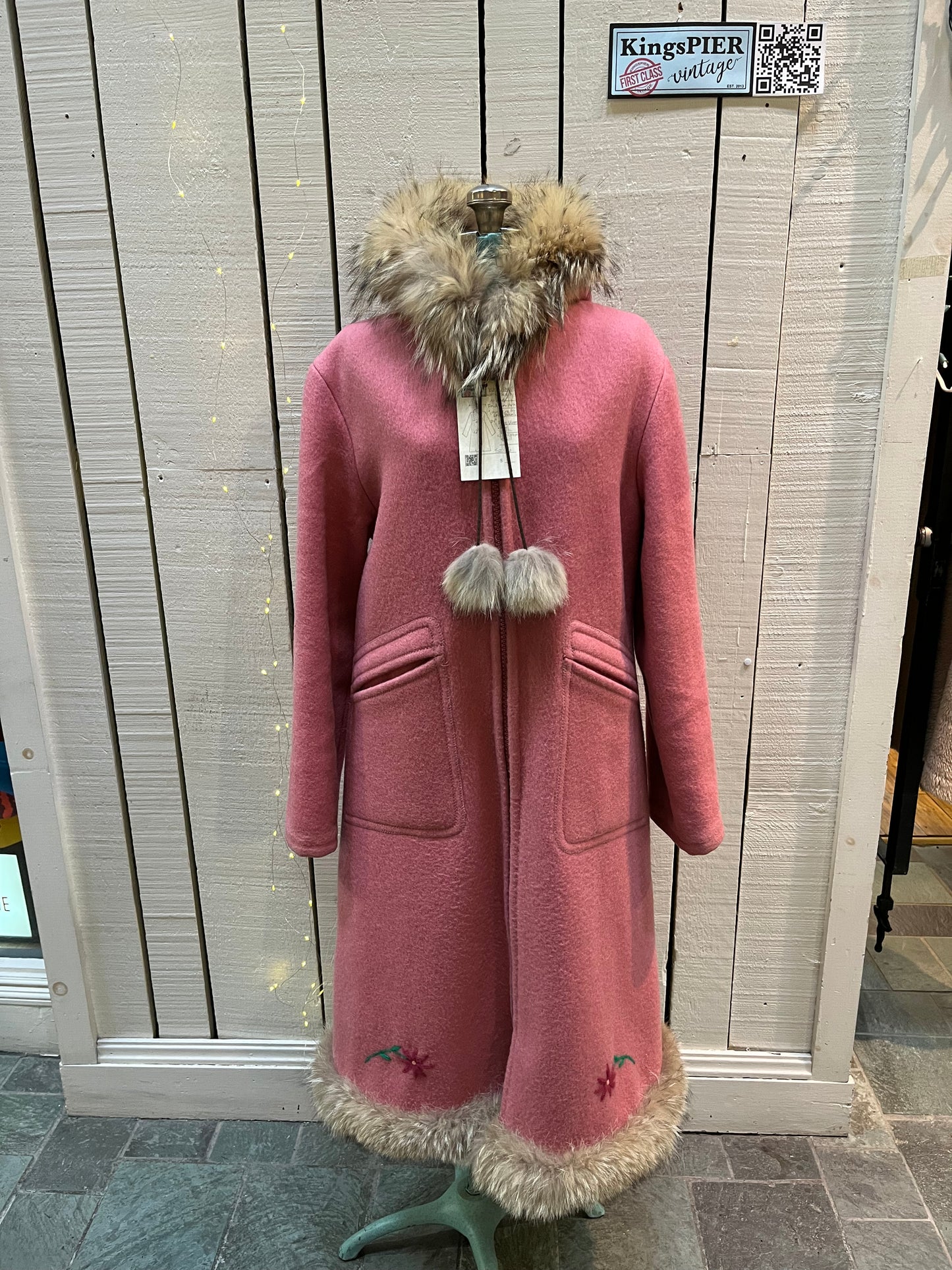 Vintage Yukon Indian Arts and Crafts LTD 100% pure virgin wool northern parka and nylon/ cotton blend removable shell with white leather applique, fur trimmed hood and pom poms, zipper closure, pockets, and hand embroidered flower details.
Made in USA
Size 16