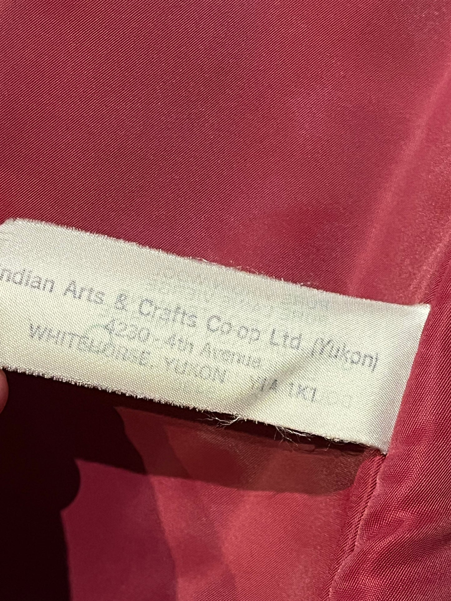 Vintage Yukon Indian Arts and Crafts LTD 100% pure virgin wool northern parka and nylon/ cotton blend removable shell with white leather applique, fur trimmed hood and pom poms, zipper closure, pockets, and hand embroidered flower details.
Made in USA
Size 16