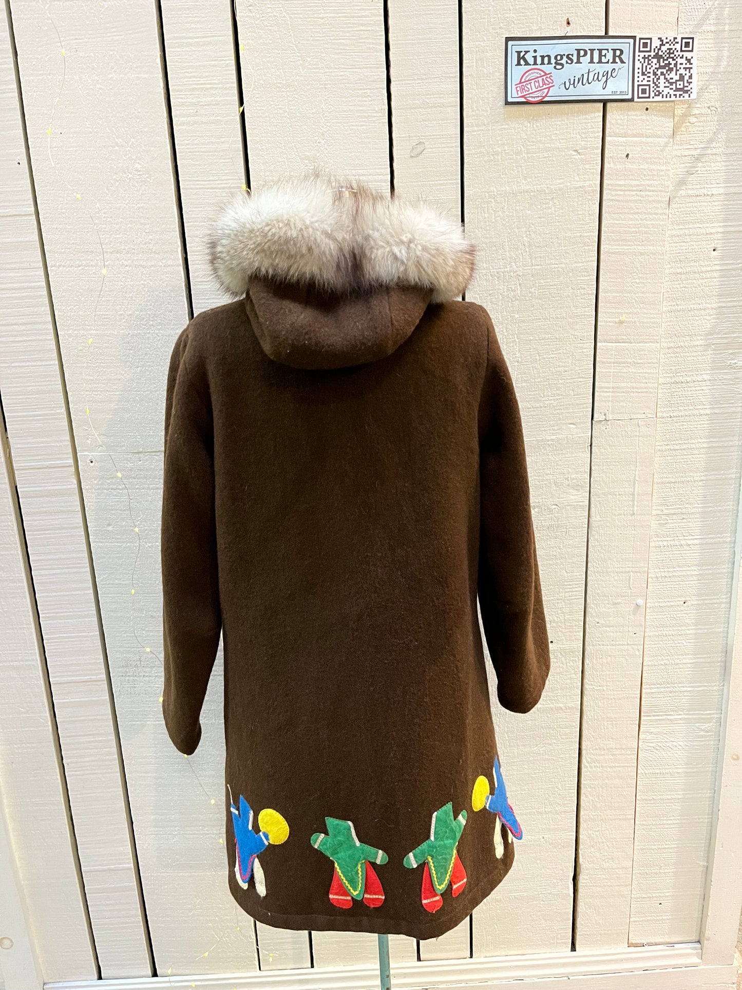 Vintage Inuvik Enterprise brown 100% pure virgin wool northern parka with zipper closure, front pockets, fur trimmed hood and felt applique in a drumming motif.
Made in Canada
Chest 38”