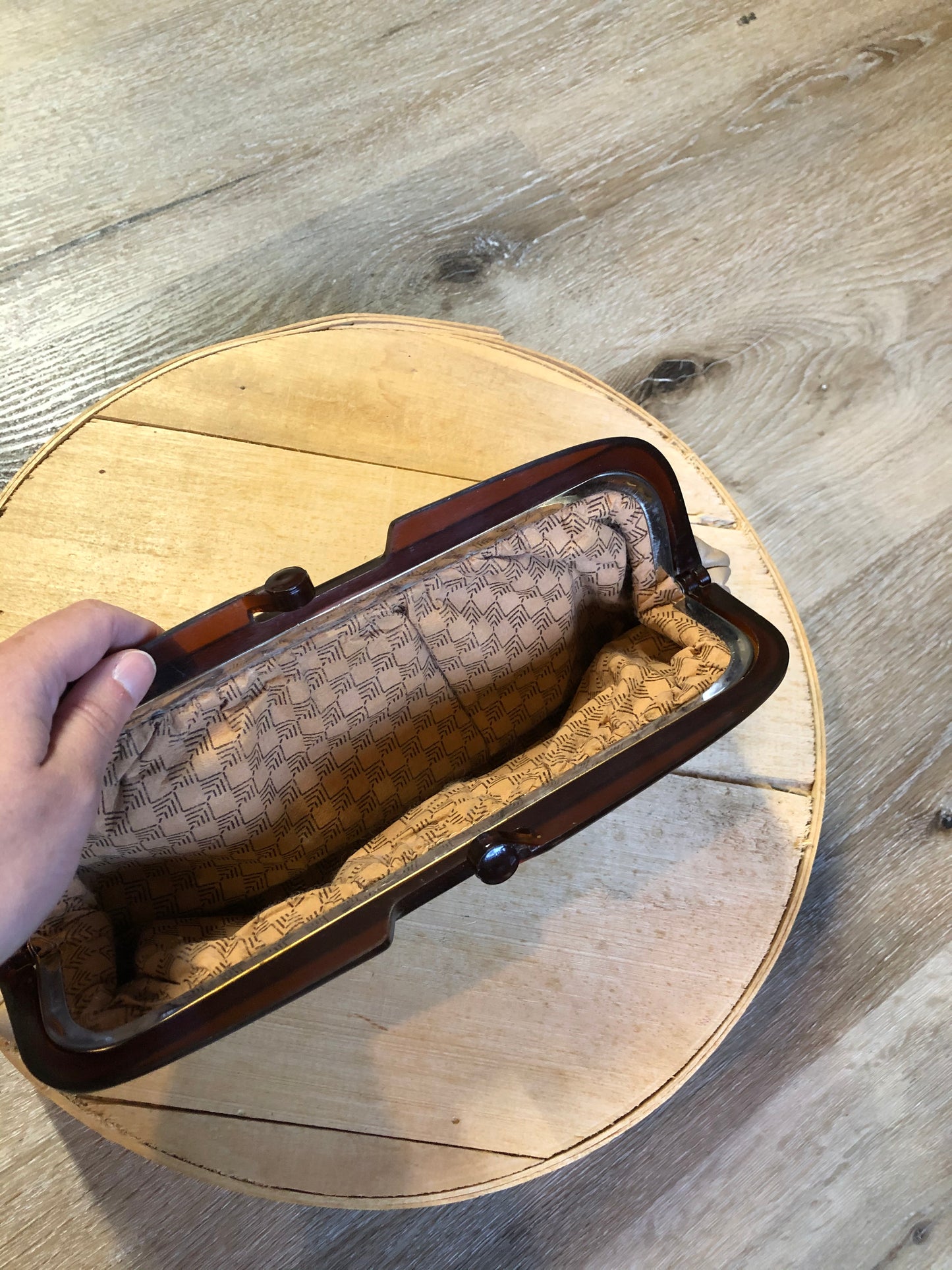 Kingspier Vintage - Beige leather clutch with amber bakelite style clasp. Made in Italy.