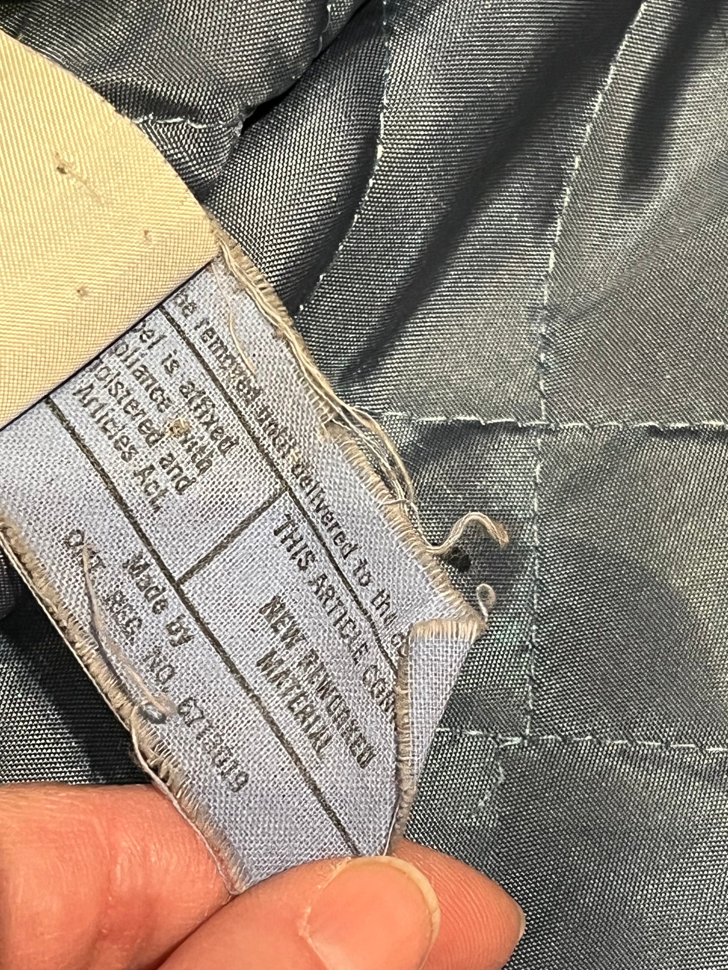 Vintage Leather Attic long blue/grey suede coat with white fur collar, belt, two front pockets, button closures and a quilted lining.
Made in Canada, Size 13/14