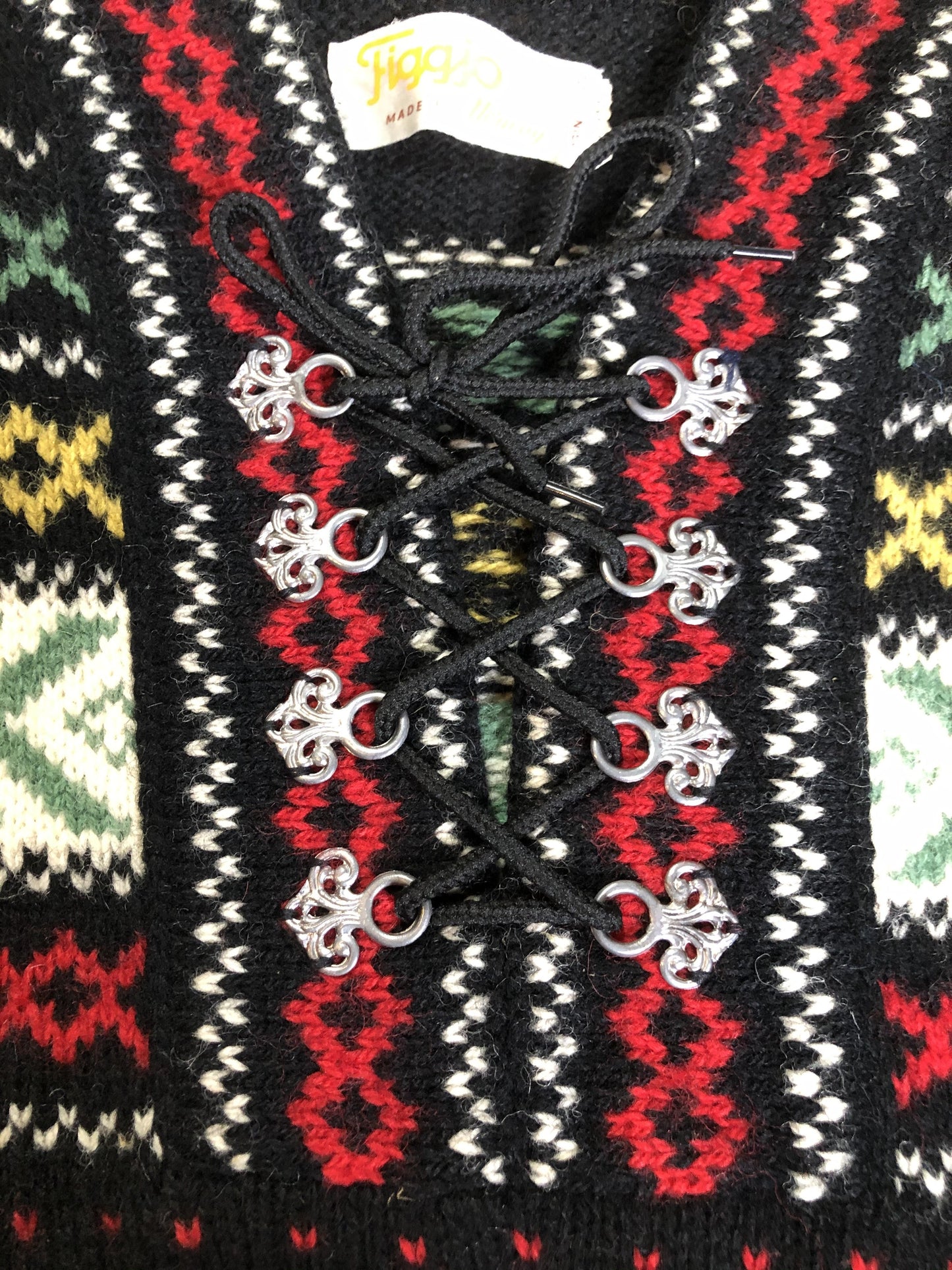 Kingspier Vintage - Figgio black, red, green, yellow, cream, 100% wool sweater. Made in Norway.