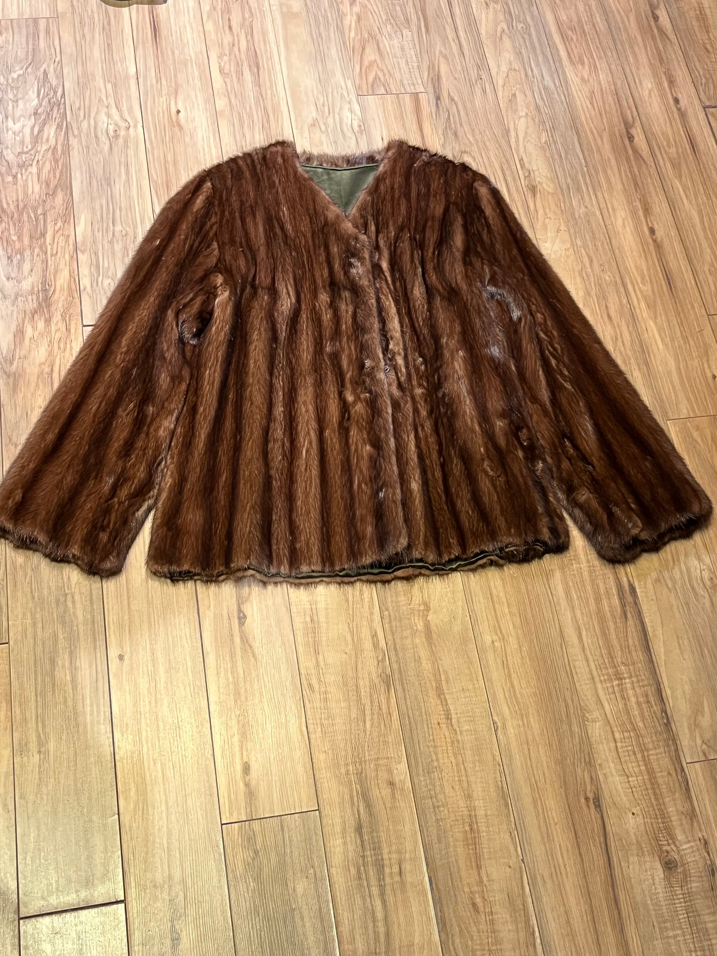 Vintage Gunter Jackal New York fur jacket with hook and eye closures, two front pockets and a “J.C.D” monogram on the inside lining.
Chest 40”